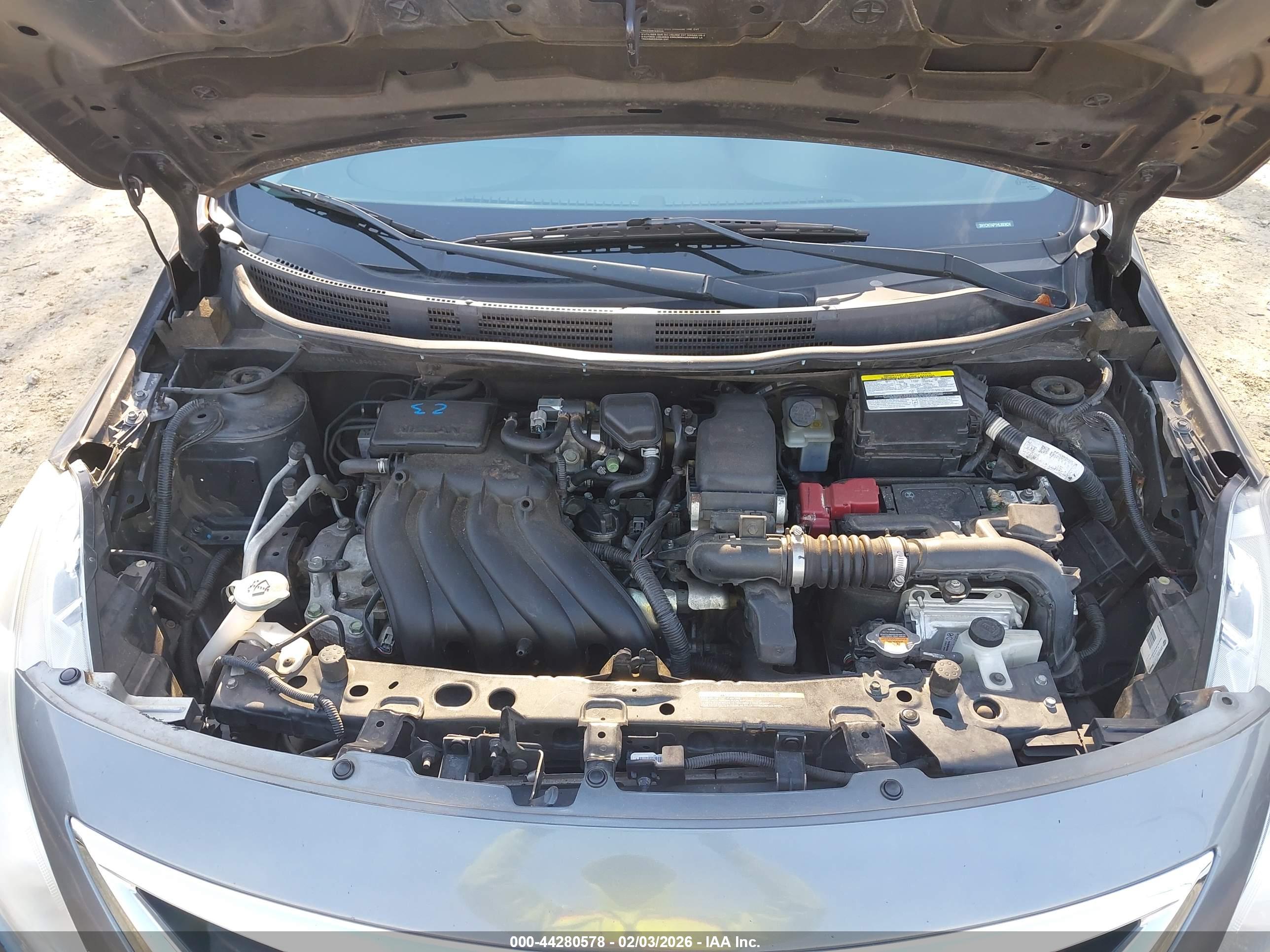 NISSAN VERSA image 10