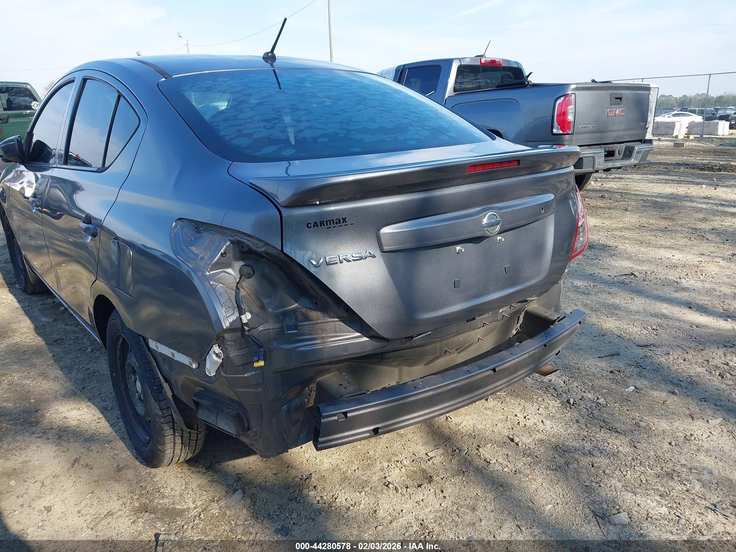 NISSAN VERSA image 6