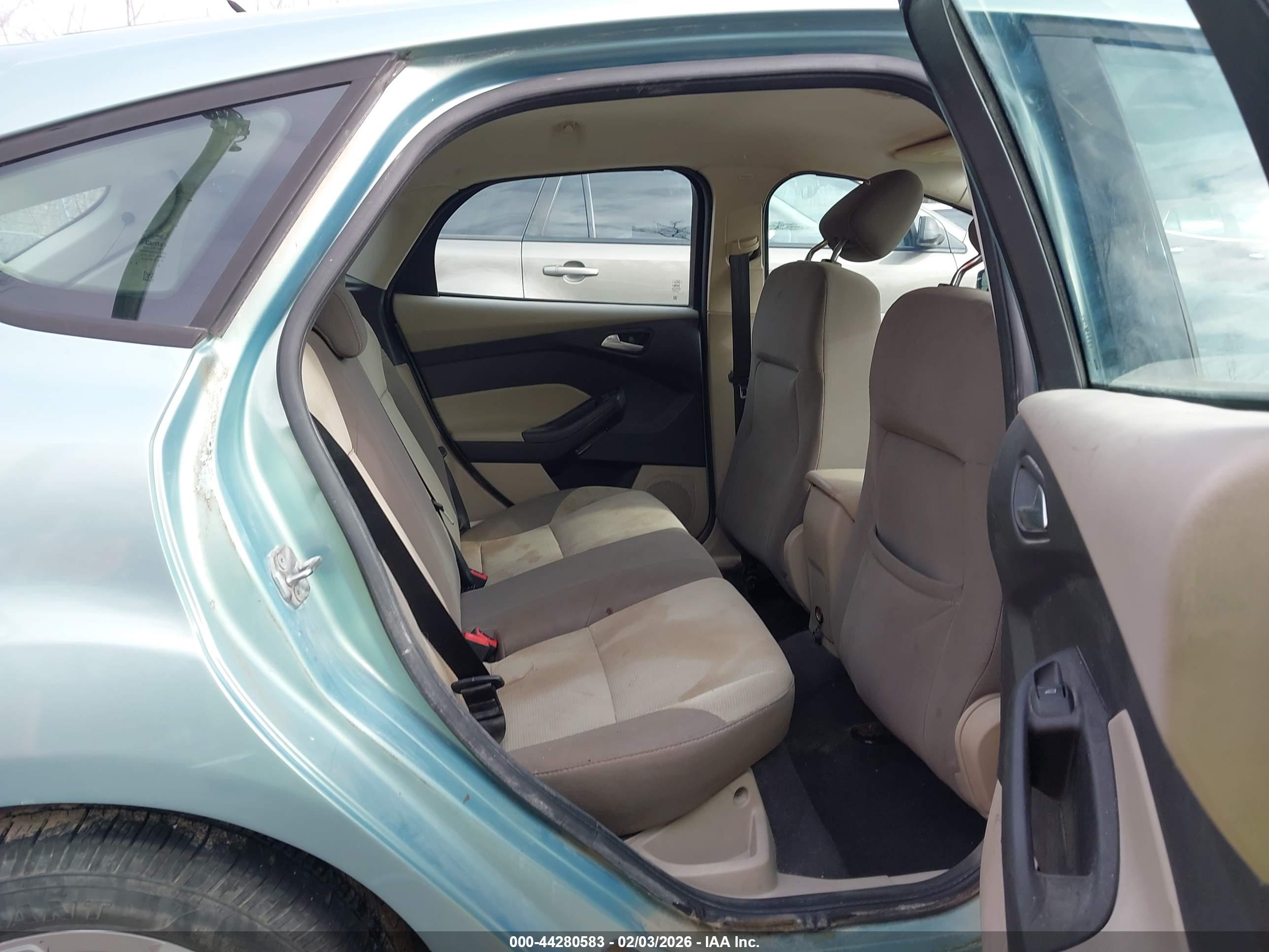 FORD FOCUS image 8