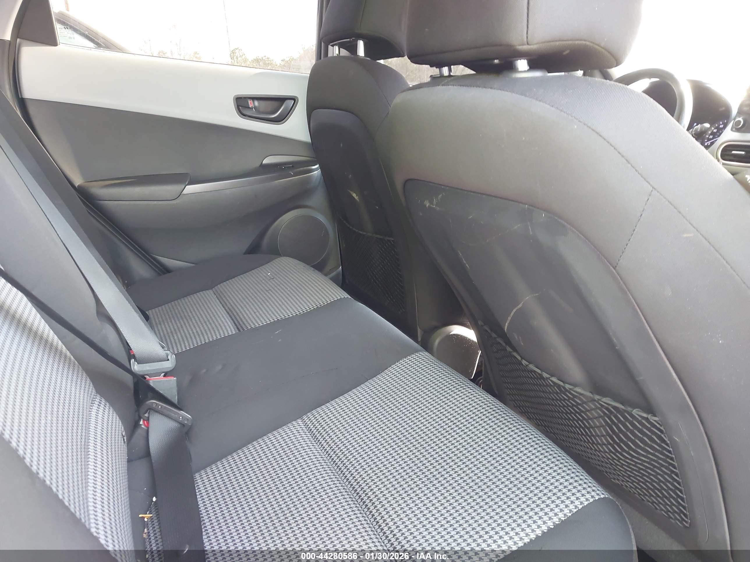 HYUNDAI KONA image 8