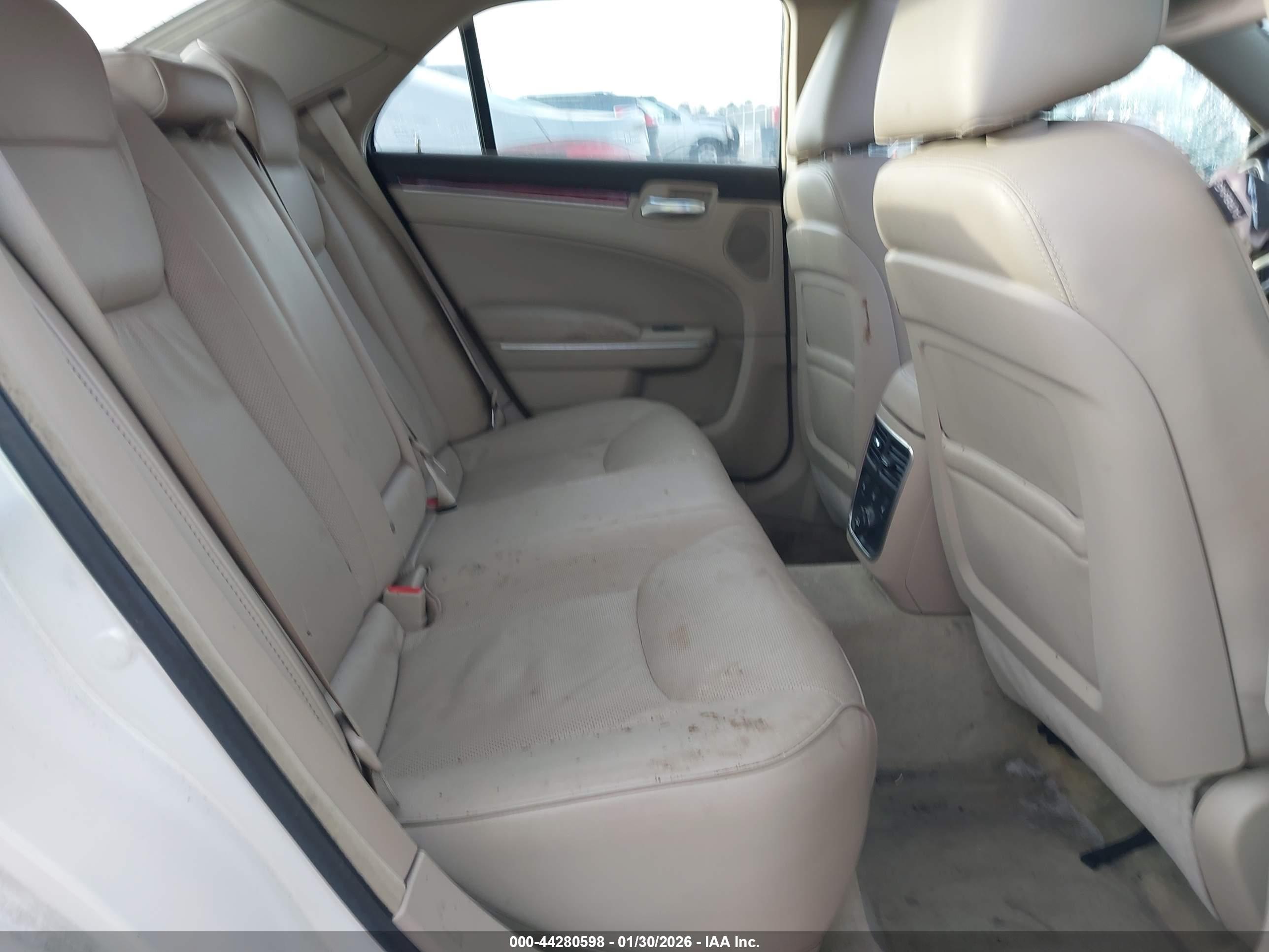 CHRYSLER 300C image 8