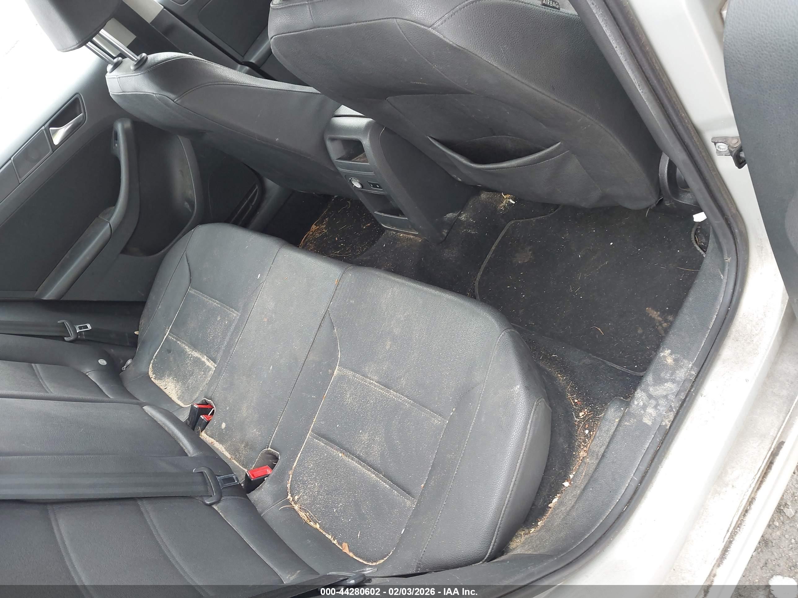VOLKSWAGEN JETTA image 8