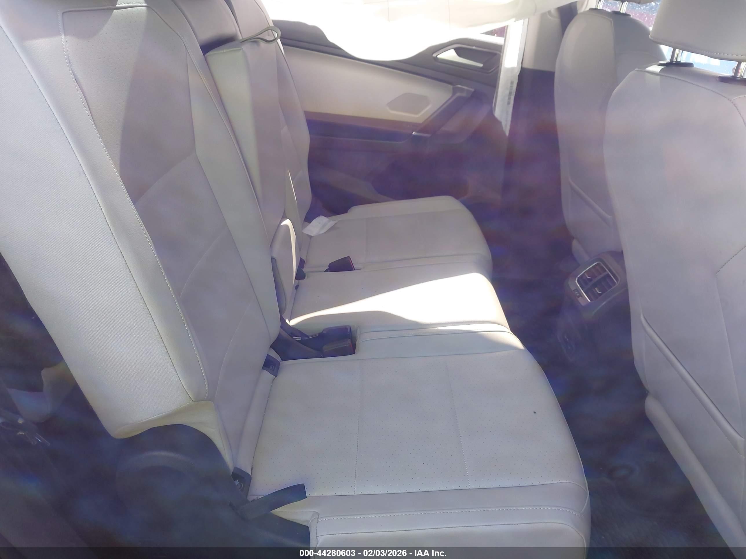 VOLKSWAGEN TIGUAN image 8