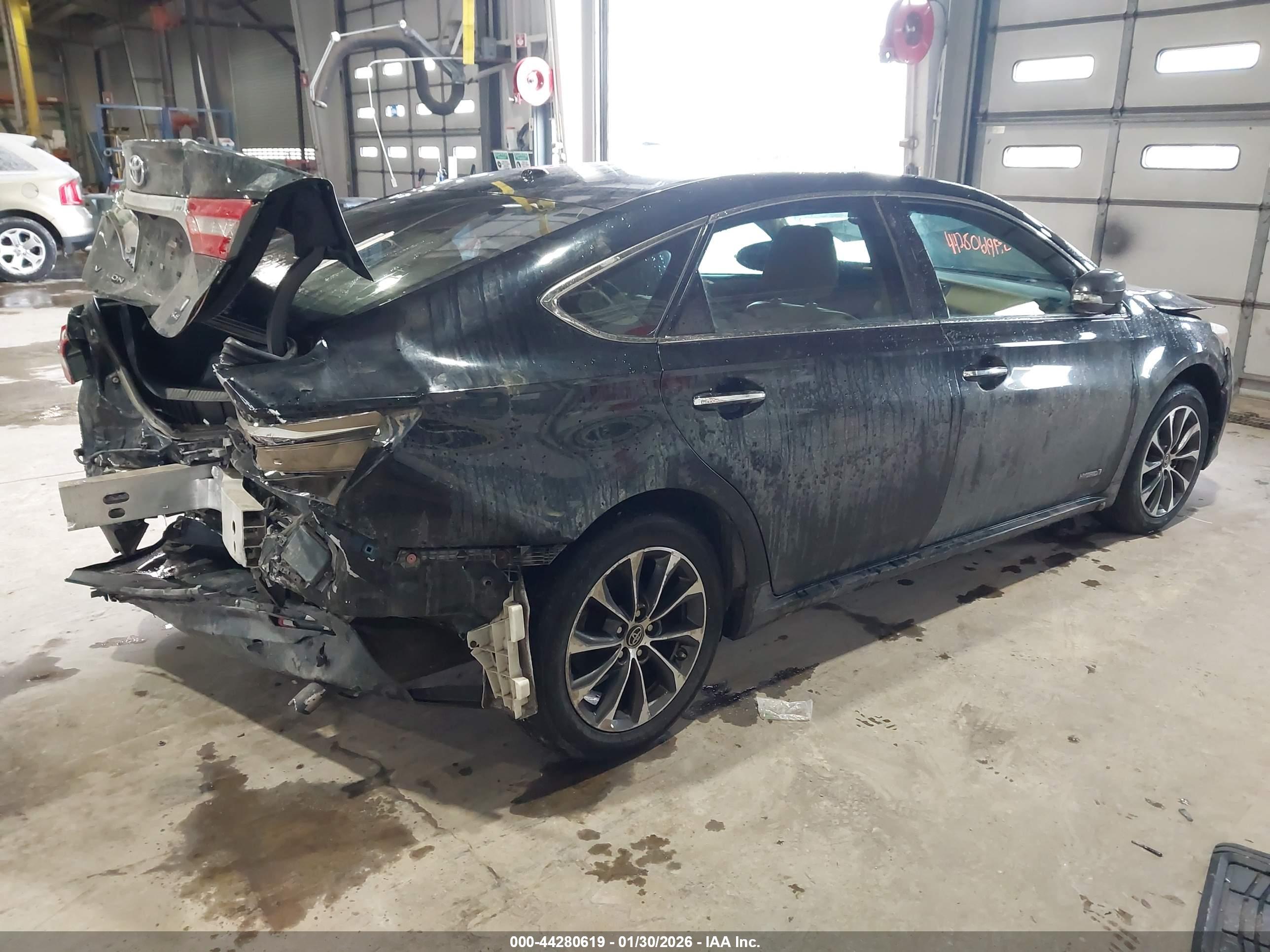TOYOTA AVALON image 4