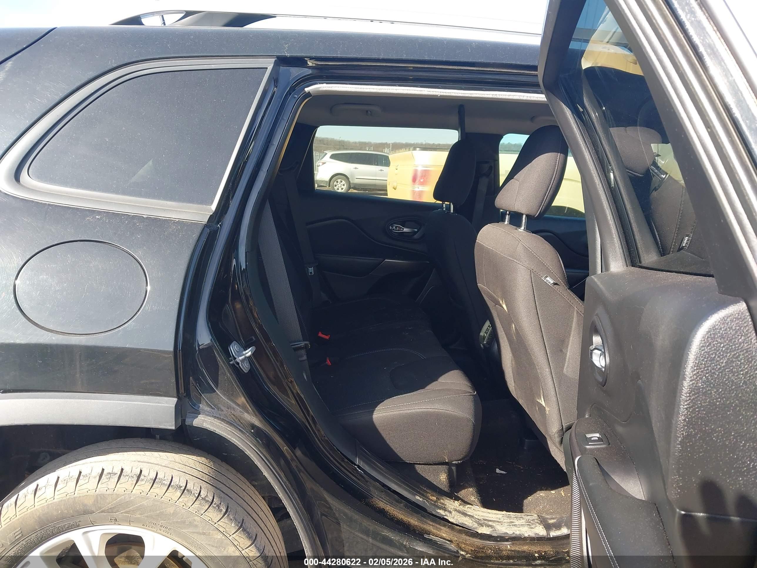 JEEP CHEROKEE image 8