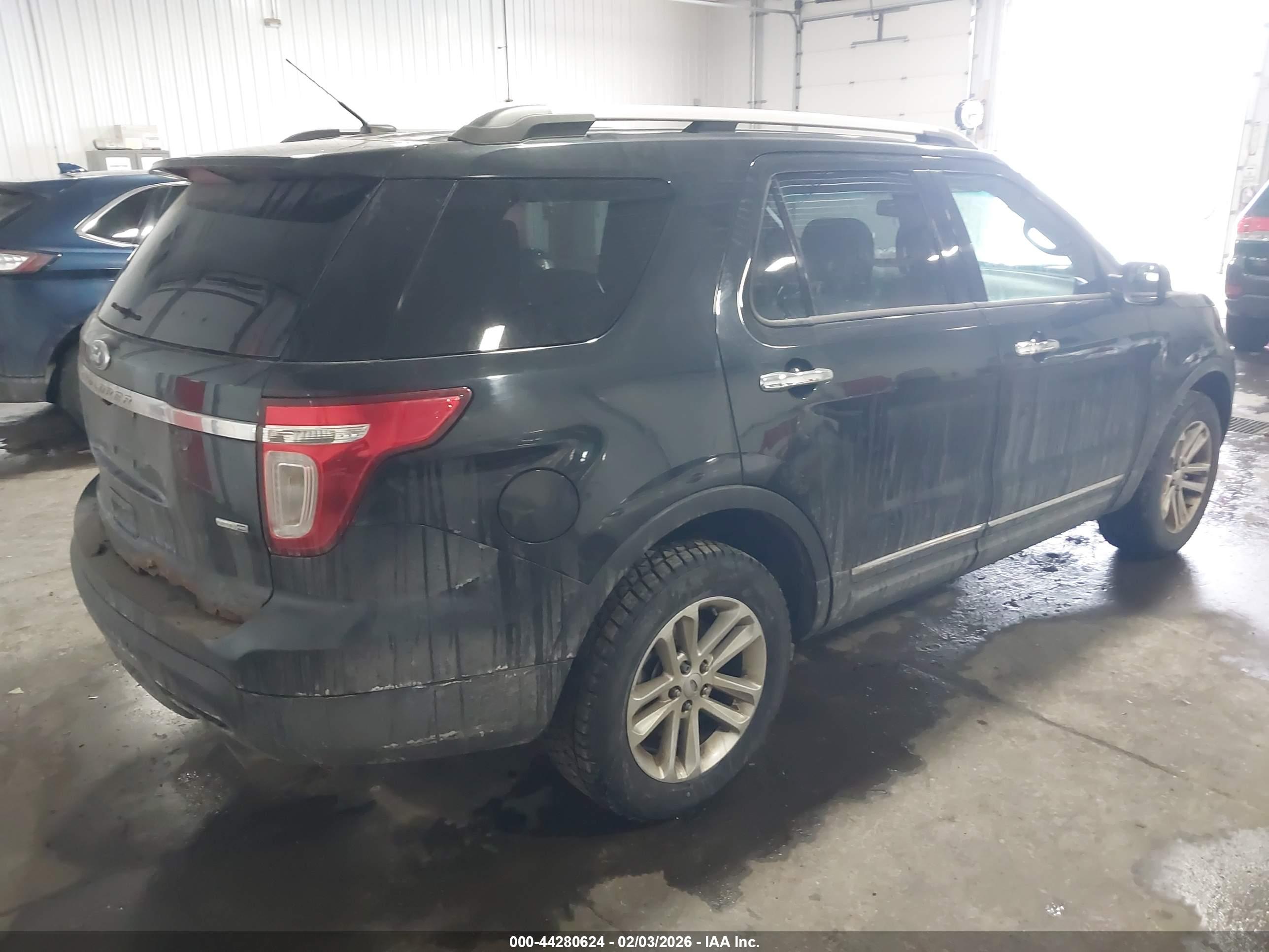 FORD EXPLORER image 4