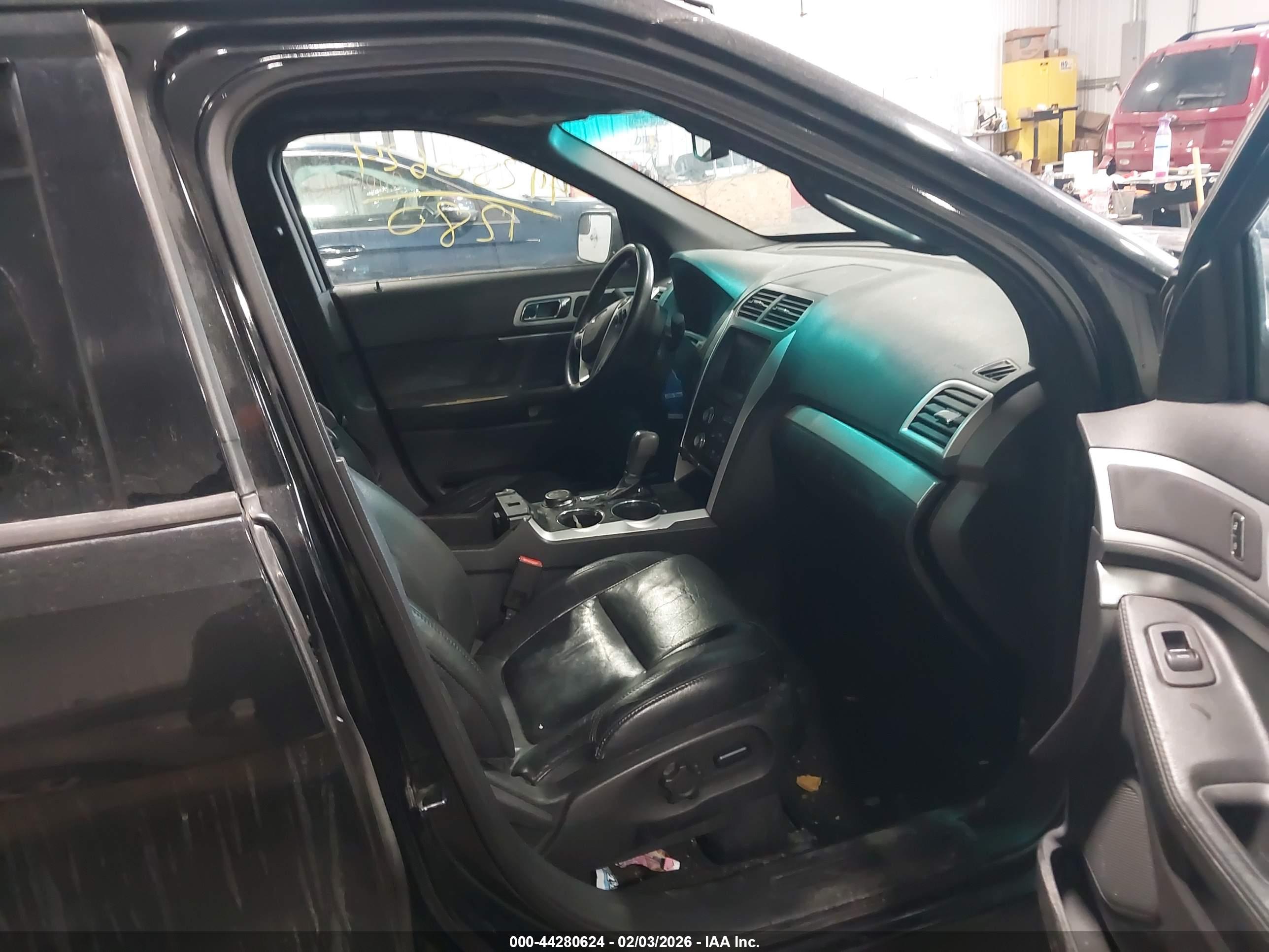 FORD EXPLORER image 5