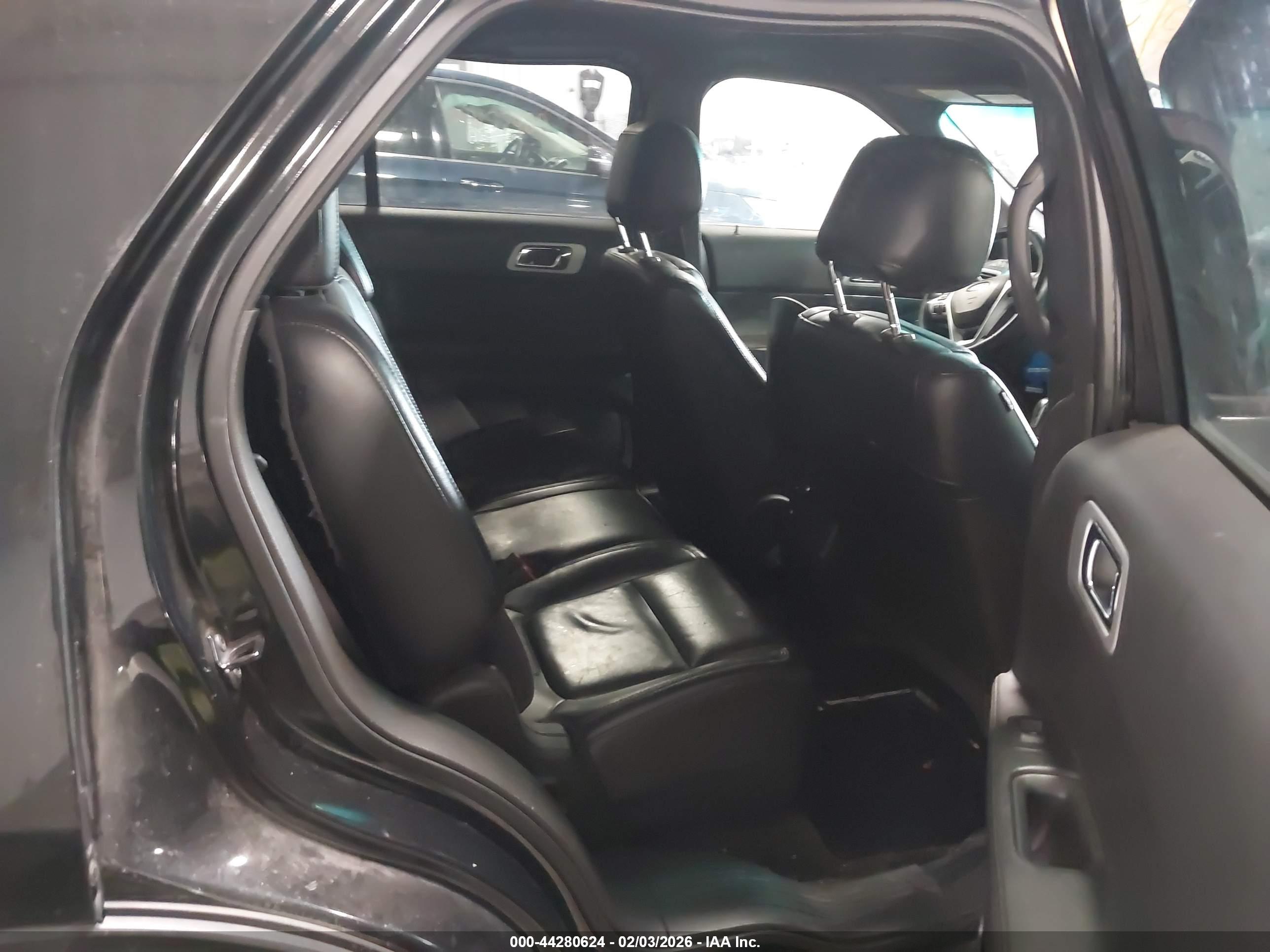 FORD EXPLORER image 8