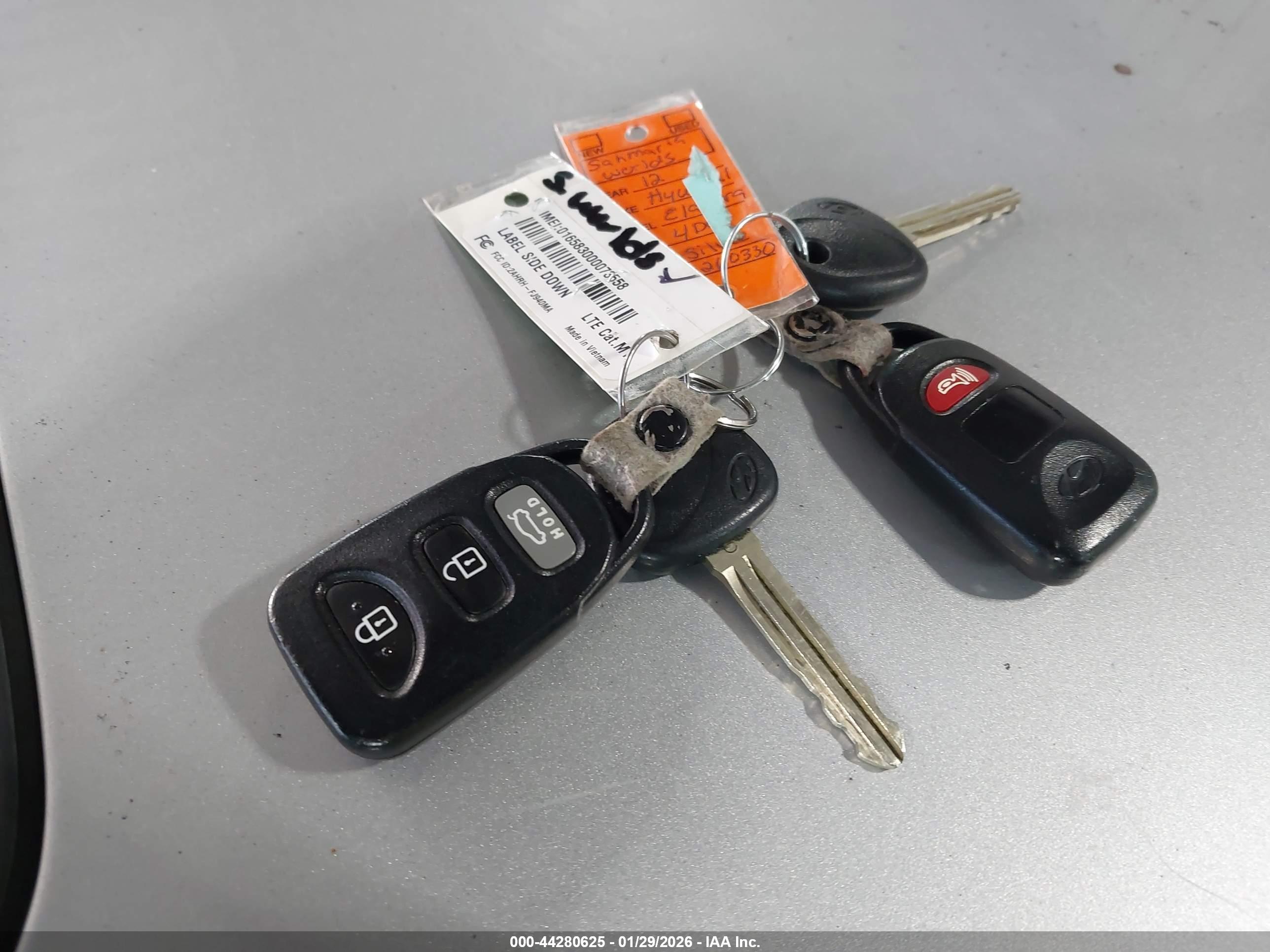 HYUNDAI ELANTRA image 11