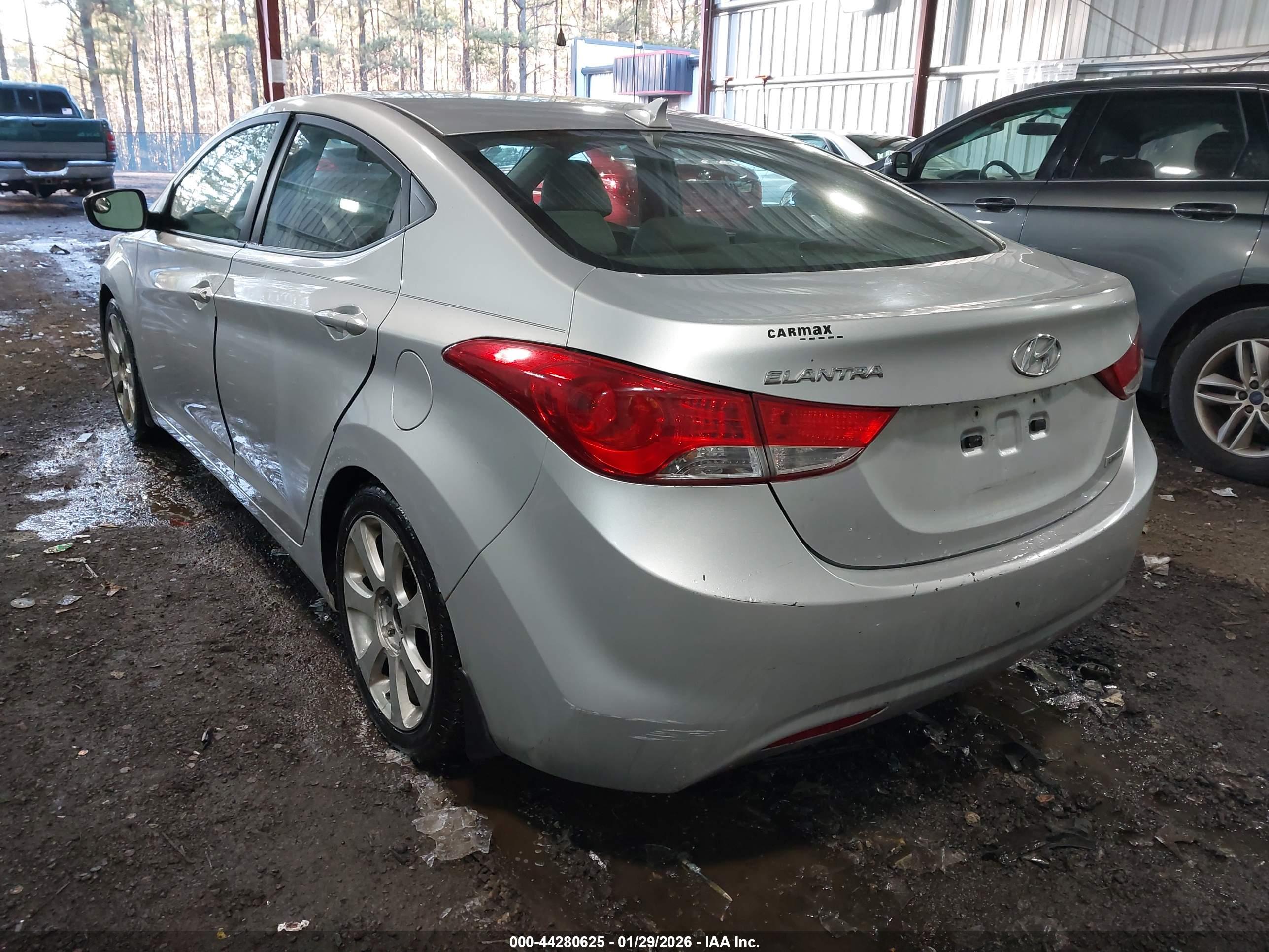 HYUNDAI ELANTRA image 3