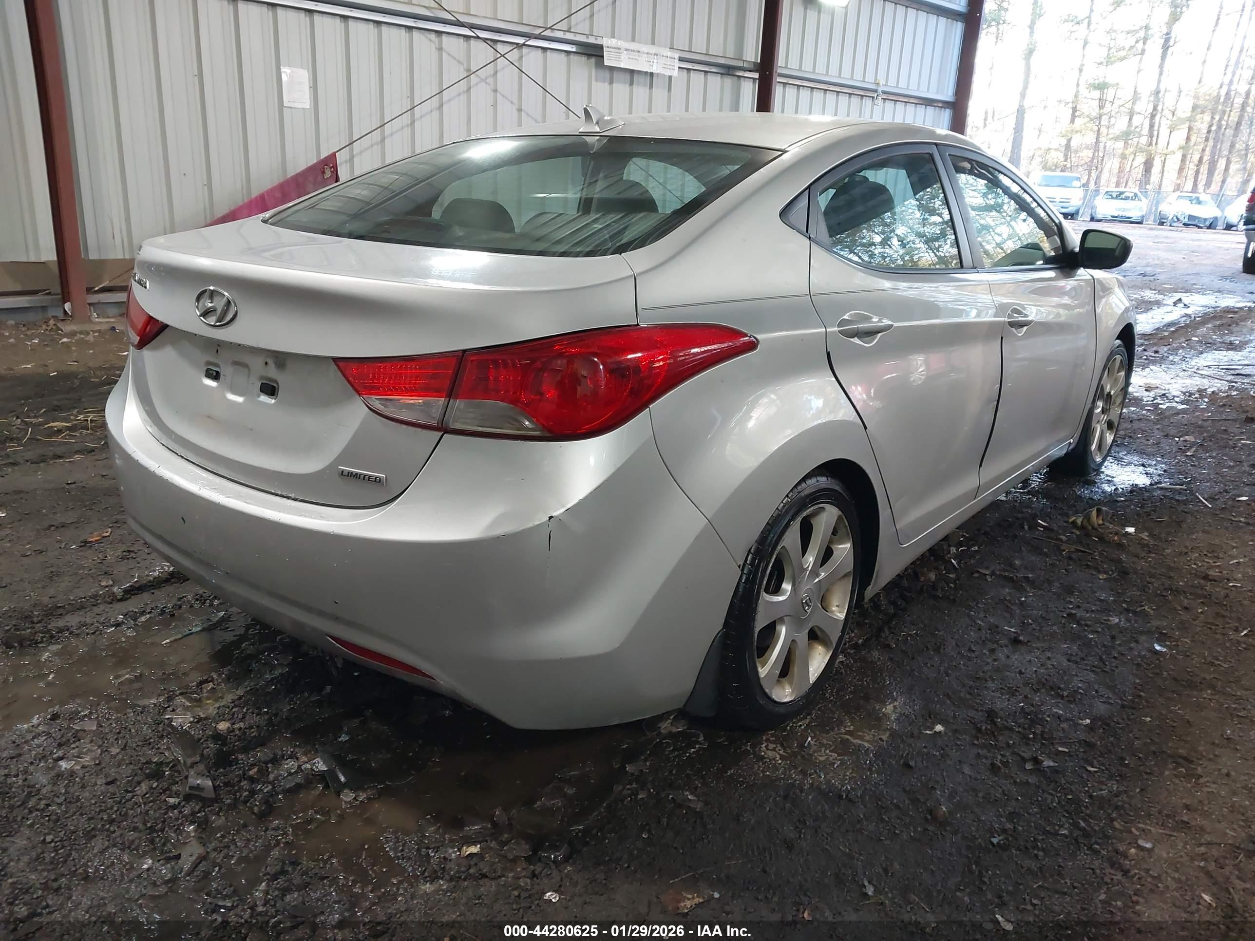 HYUNDAI ELANTRA image 4