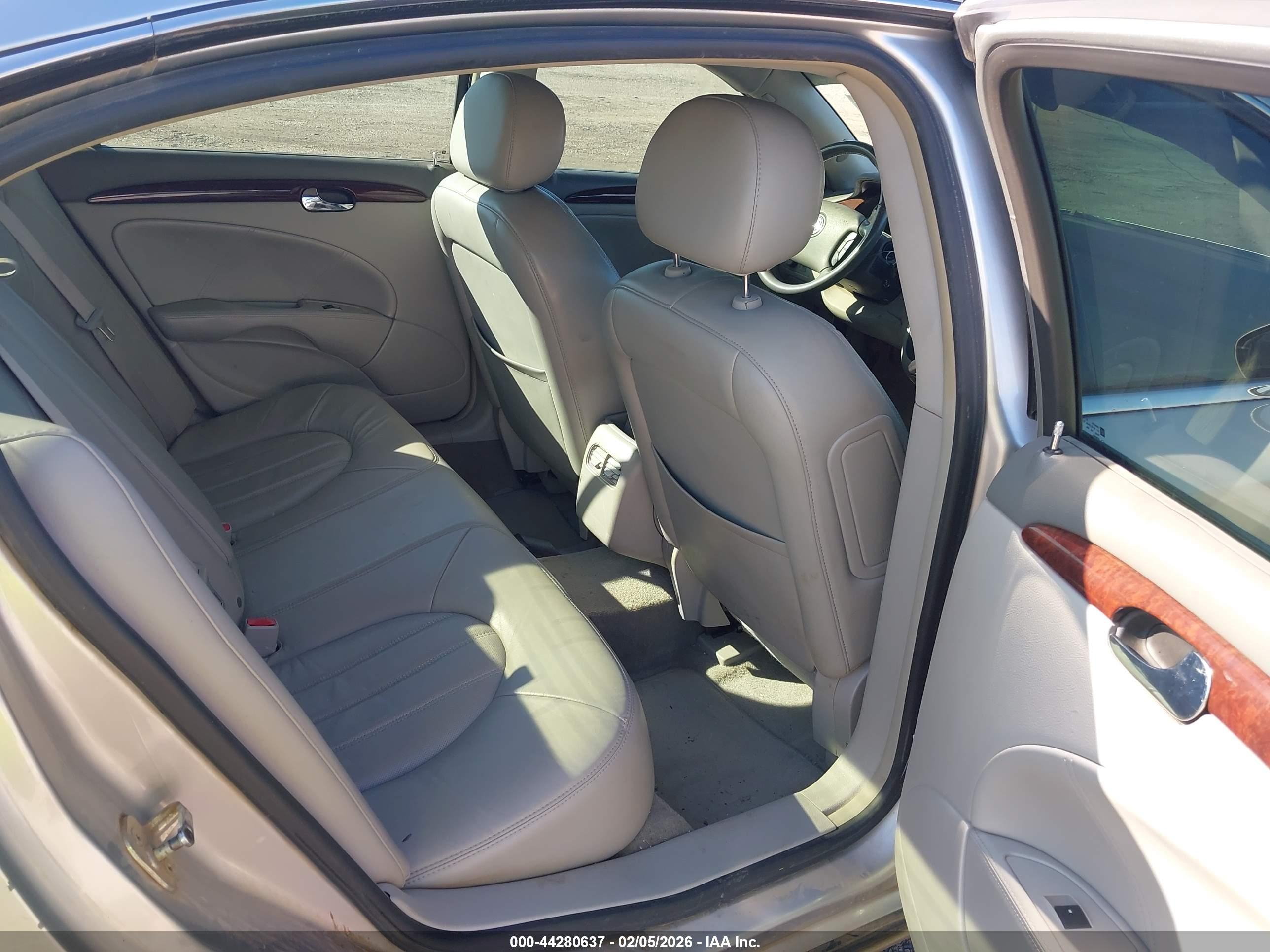 BUICK LUCERNE image 8