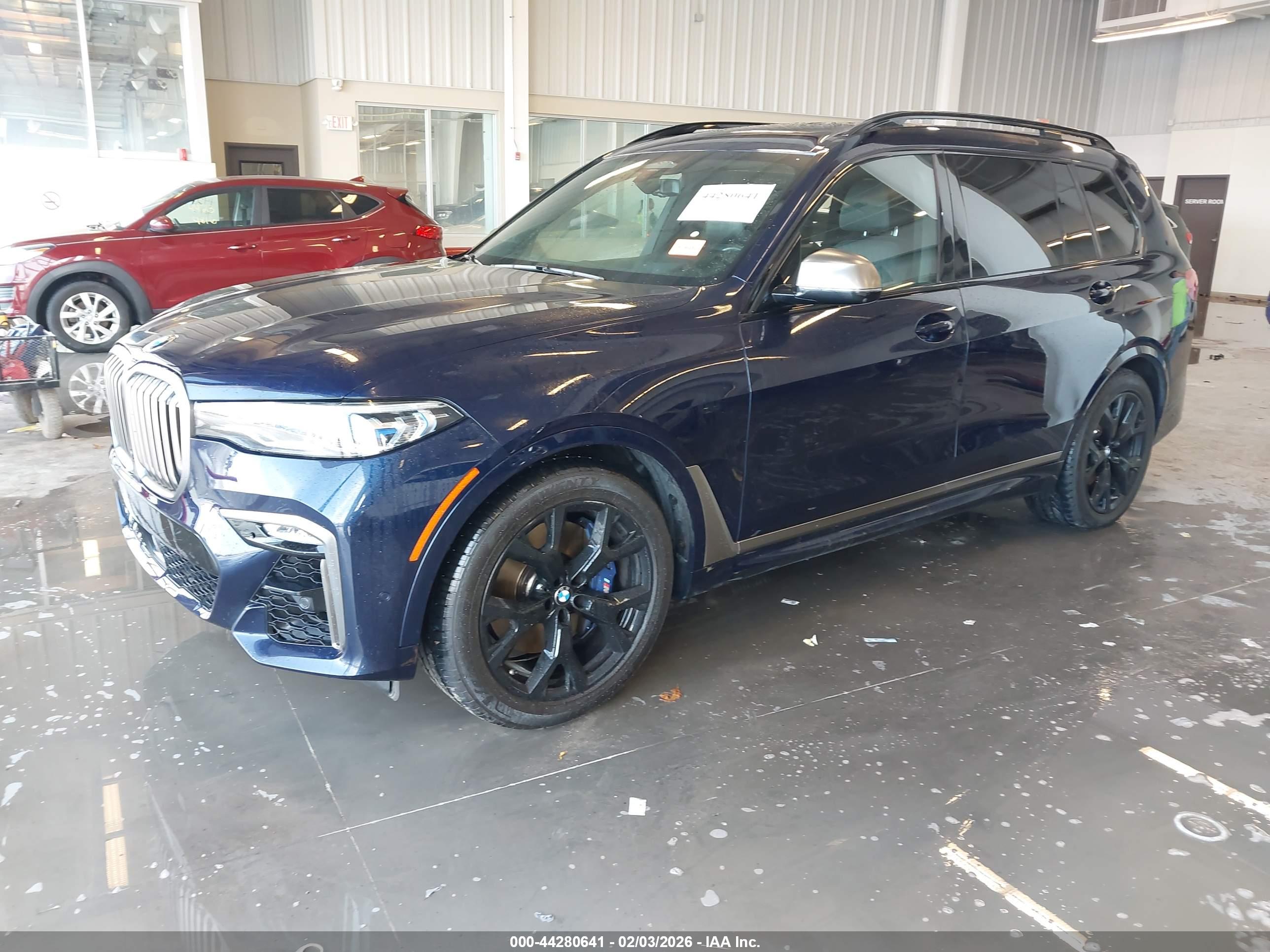 BMW X7 image 2