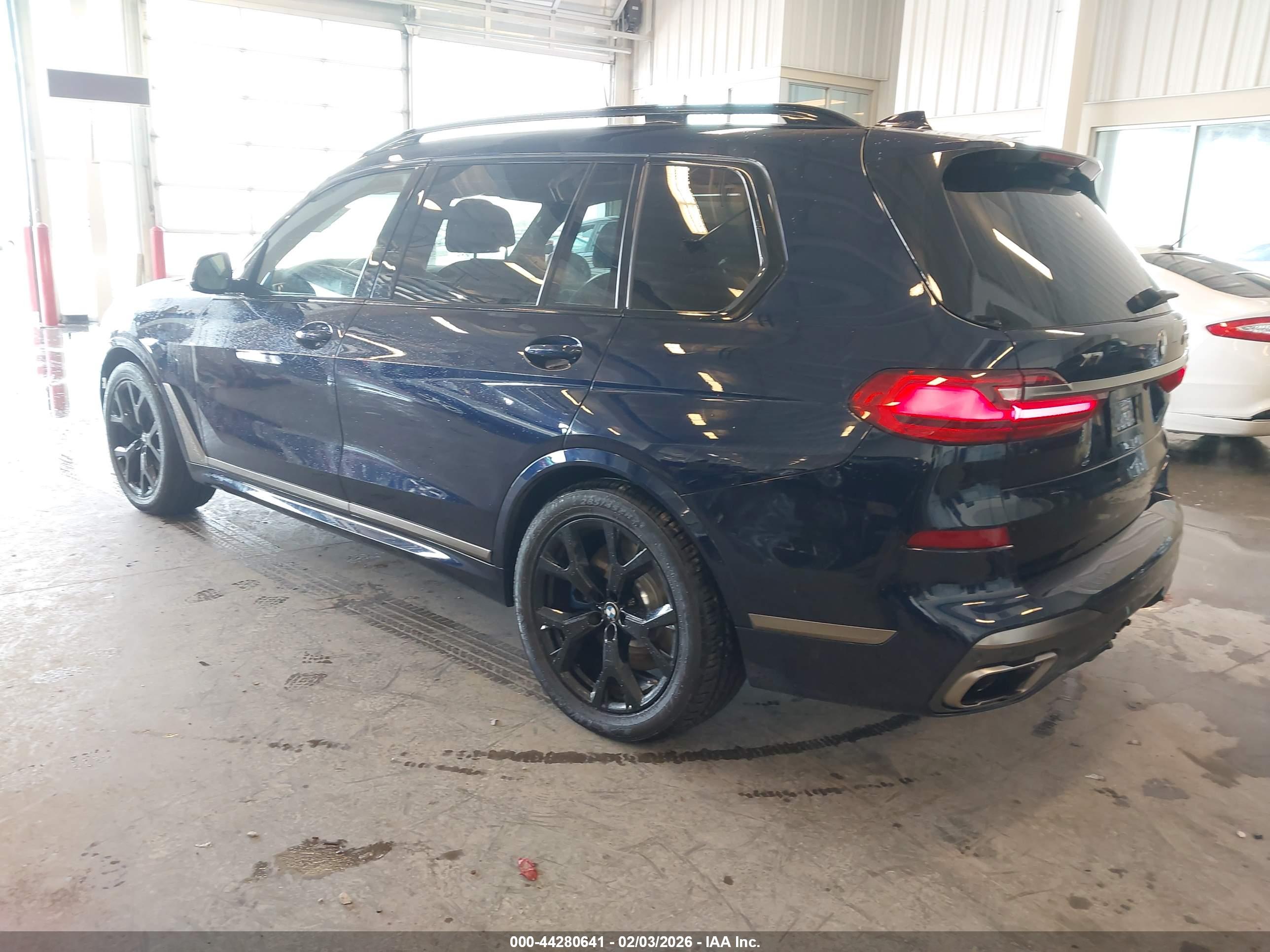 BMW X7 image 3