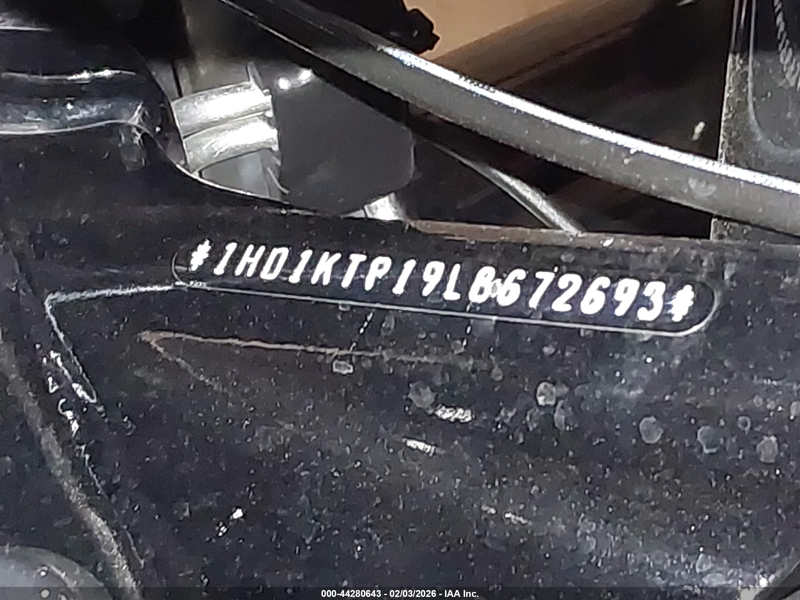 HARLEY-DAVIDSON FLTRXS image 10