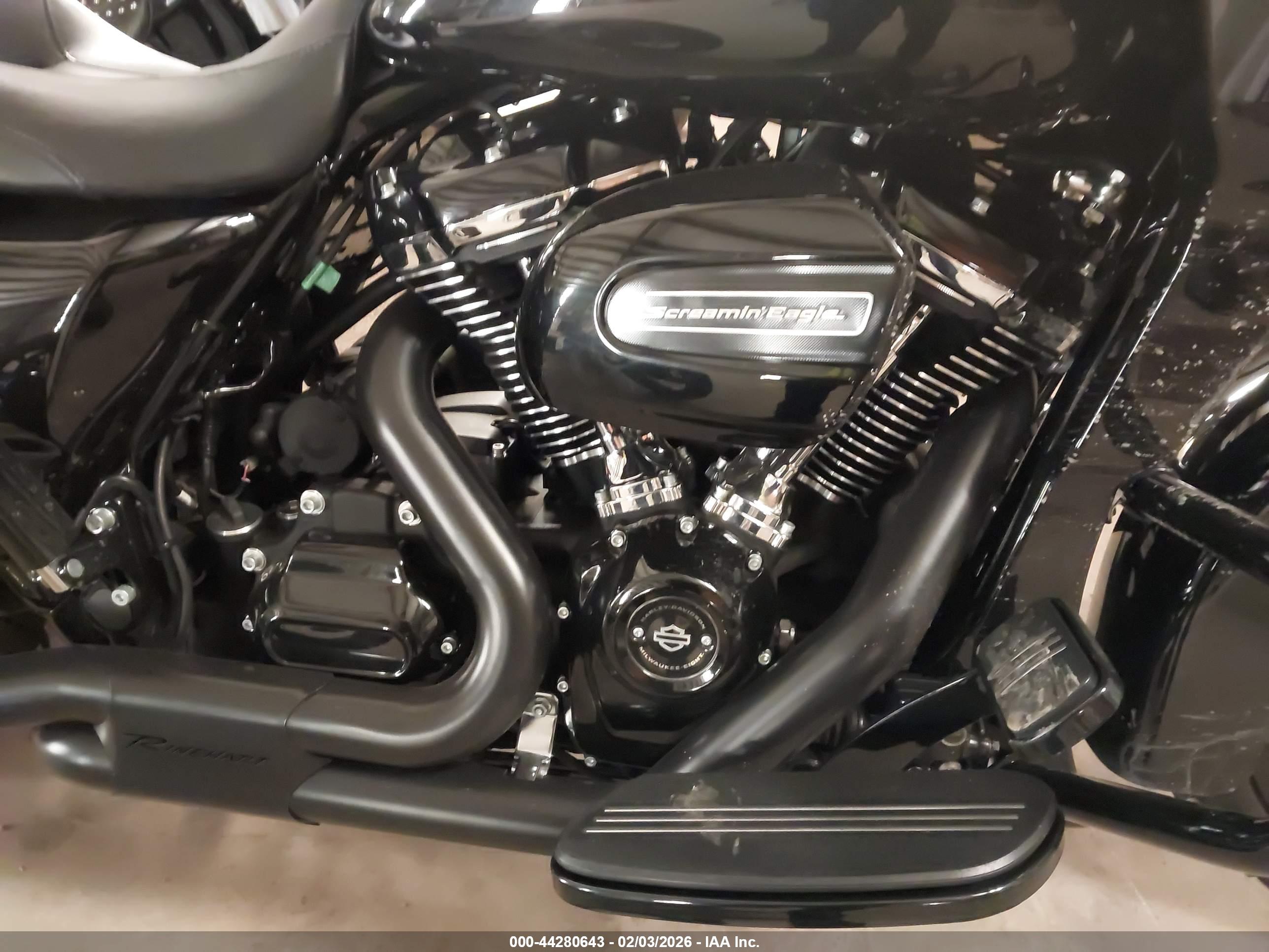 HARLEY-DAVIDSON FLTRXS image 8