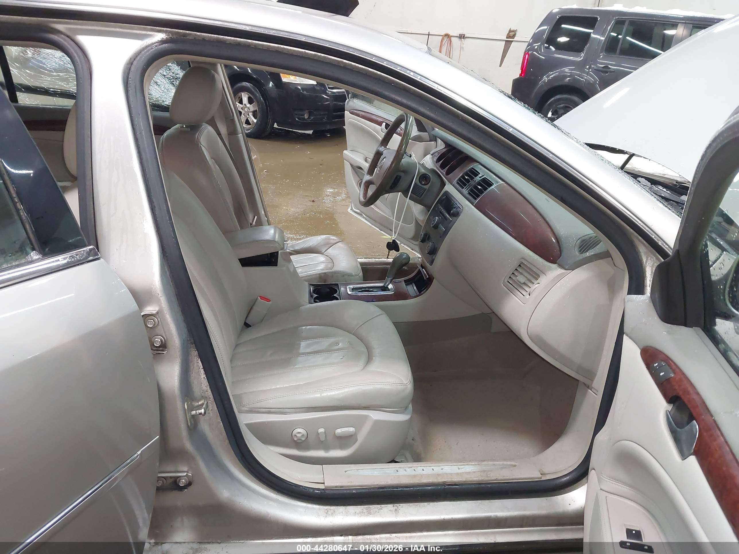 BUICK LUCERNE image 5