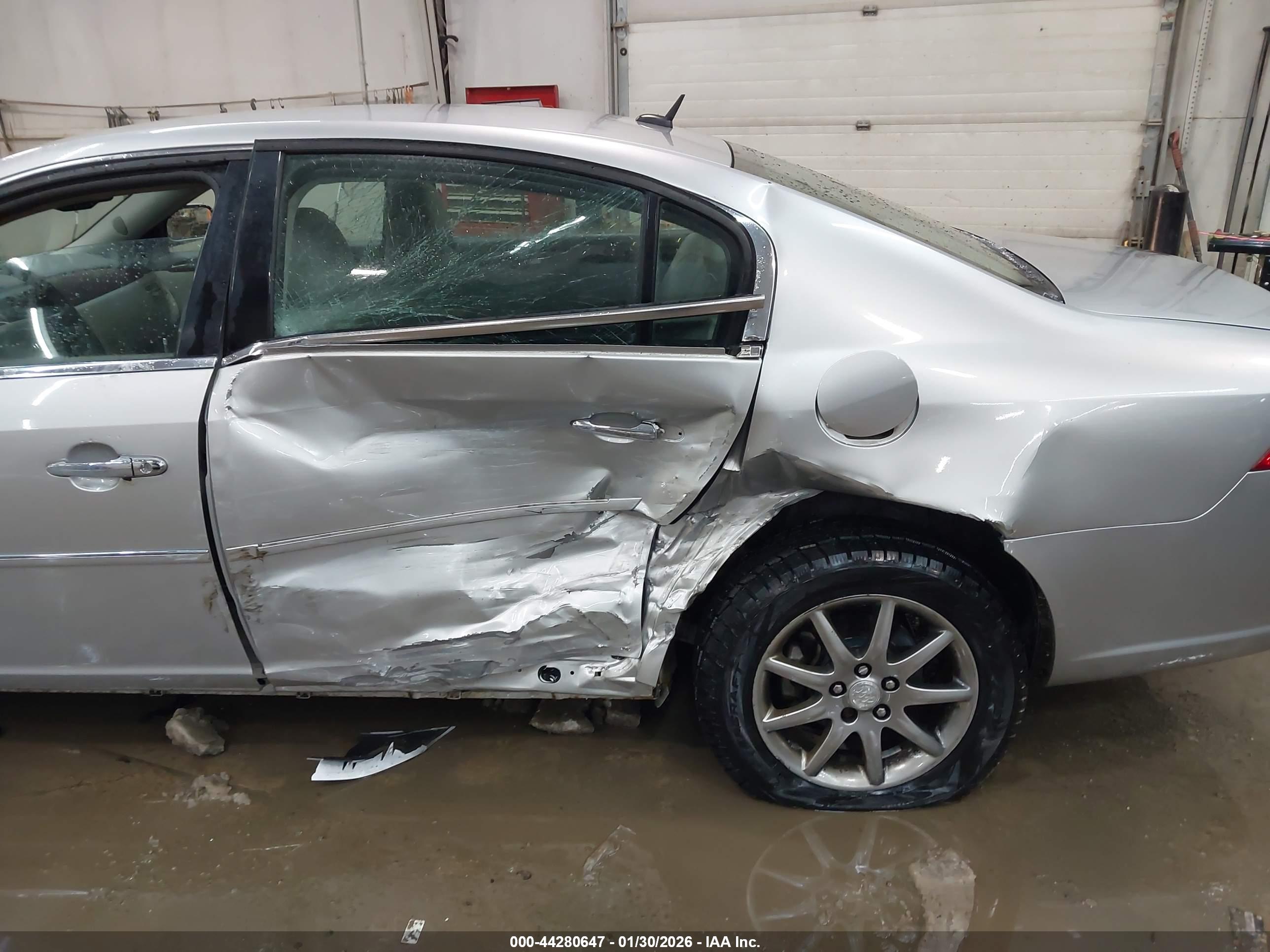 BUICK LUCERNE image 6