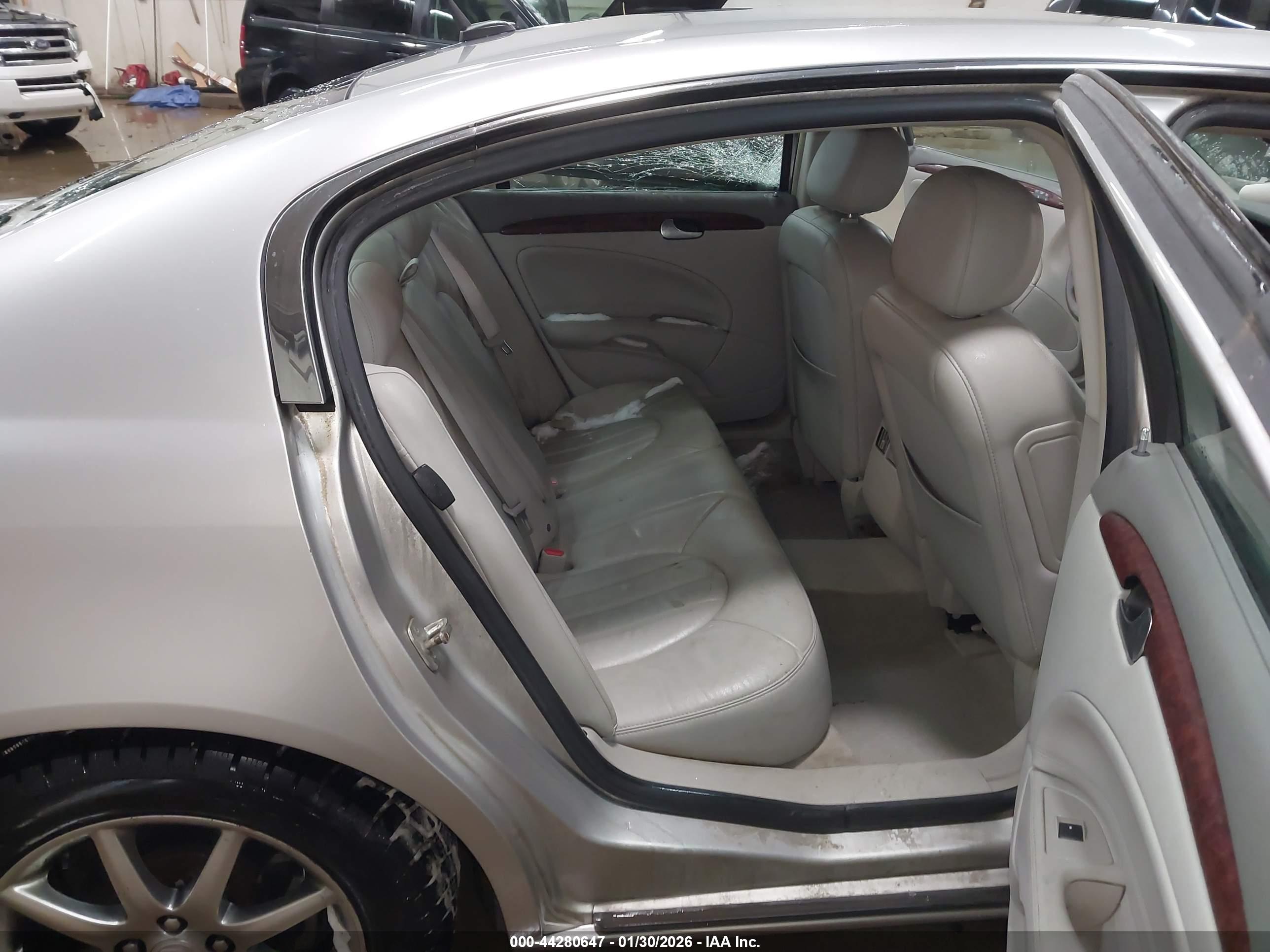 BUICK LUCERNE image 8