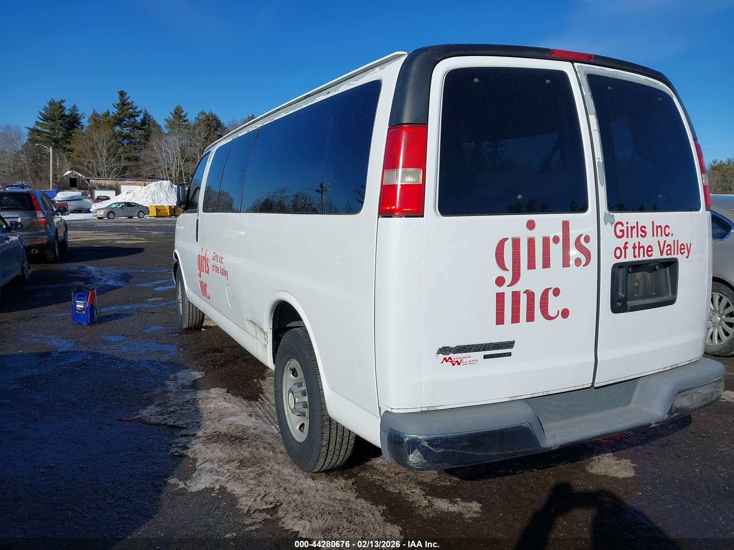 CHEVROLET EXPRESS image 3