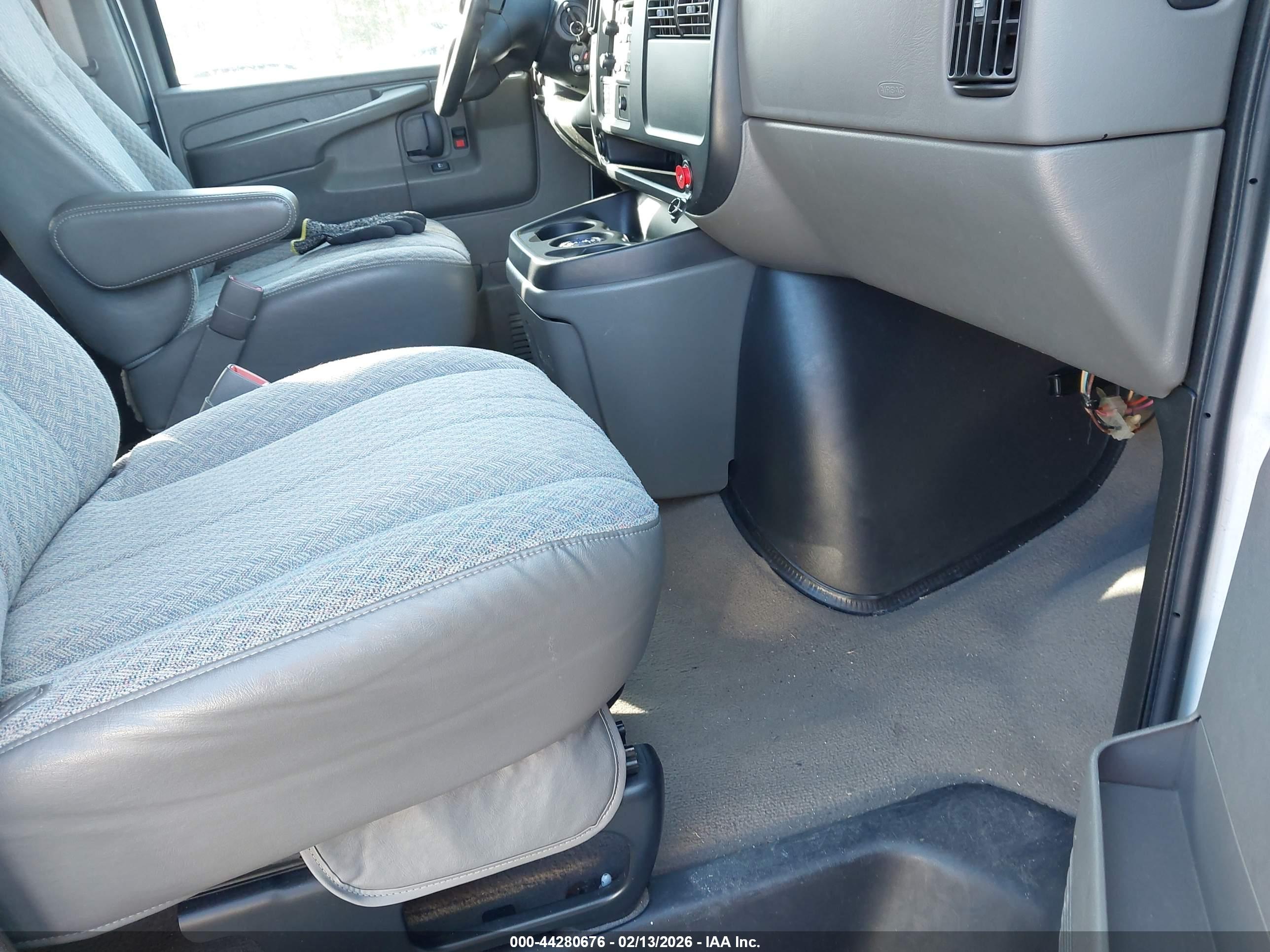 CHEVROLET EXPRESS image 5