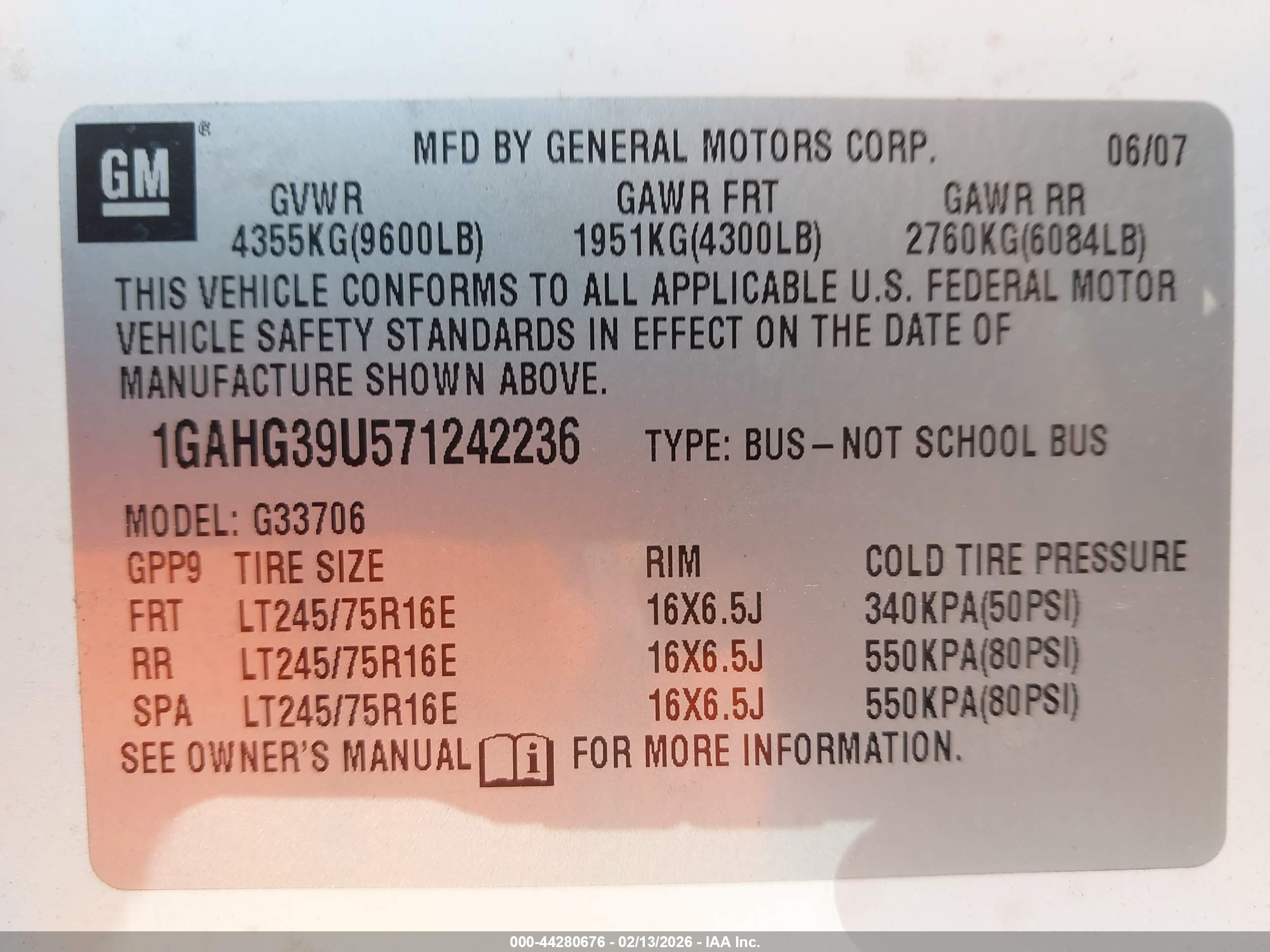 CHEVROLET EXPRESS image 9