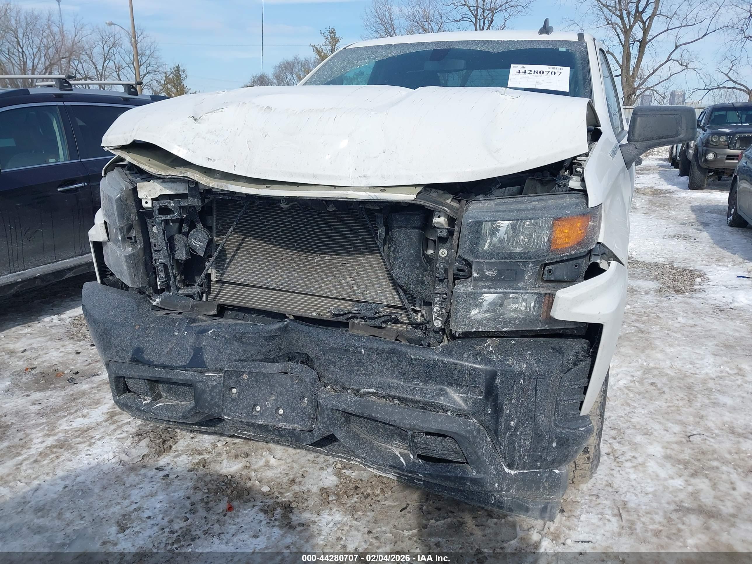 CHEVROLET SILVERADO image 6