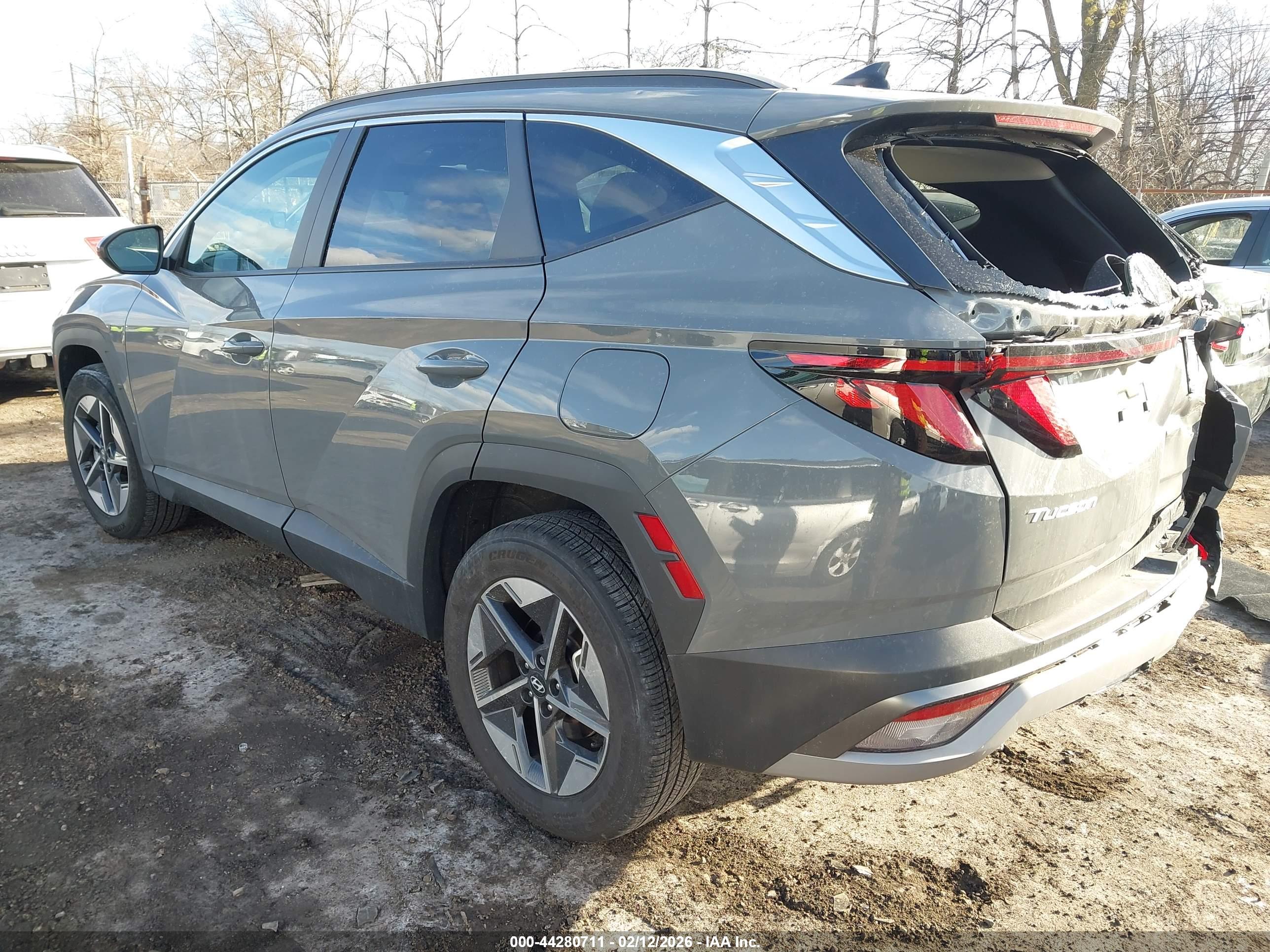 HYUNDAI TUCSON image 3