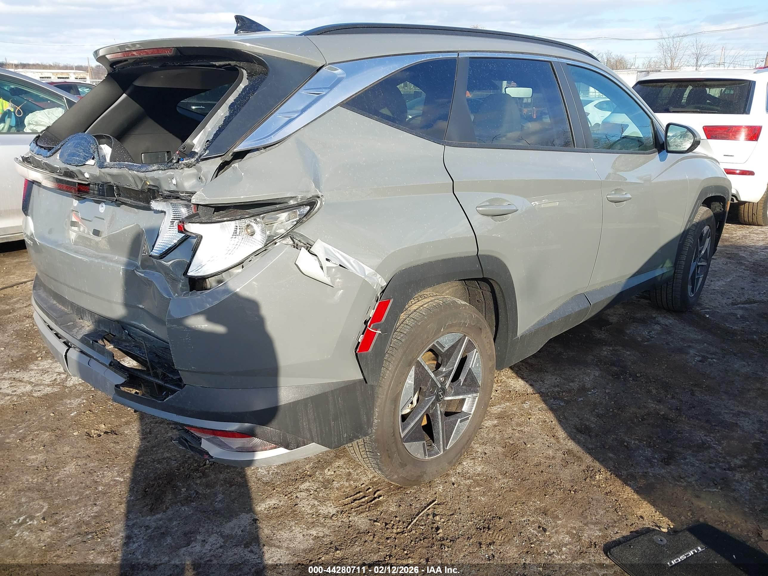 HYUNDAI TUCSON image 4