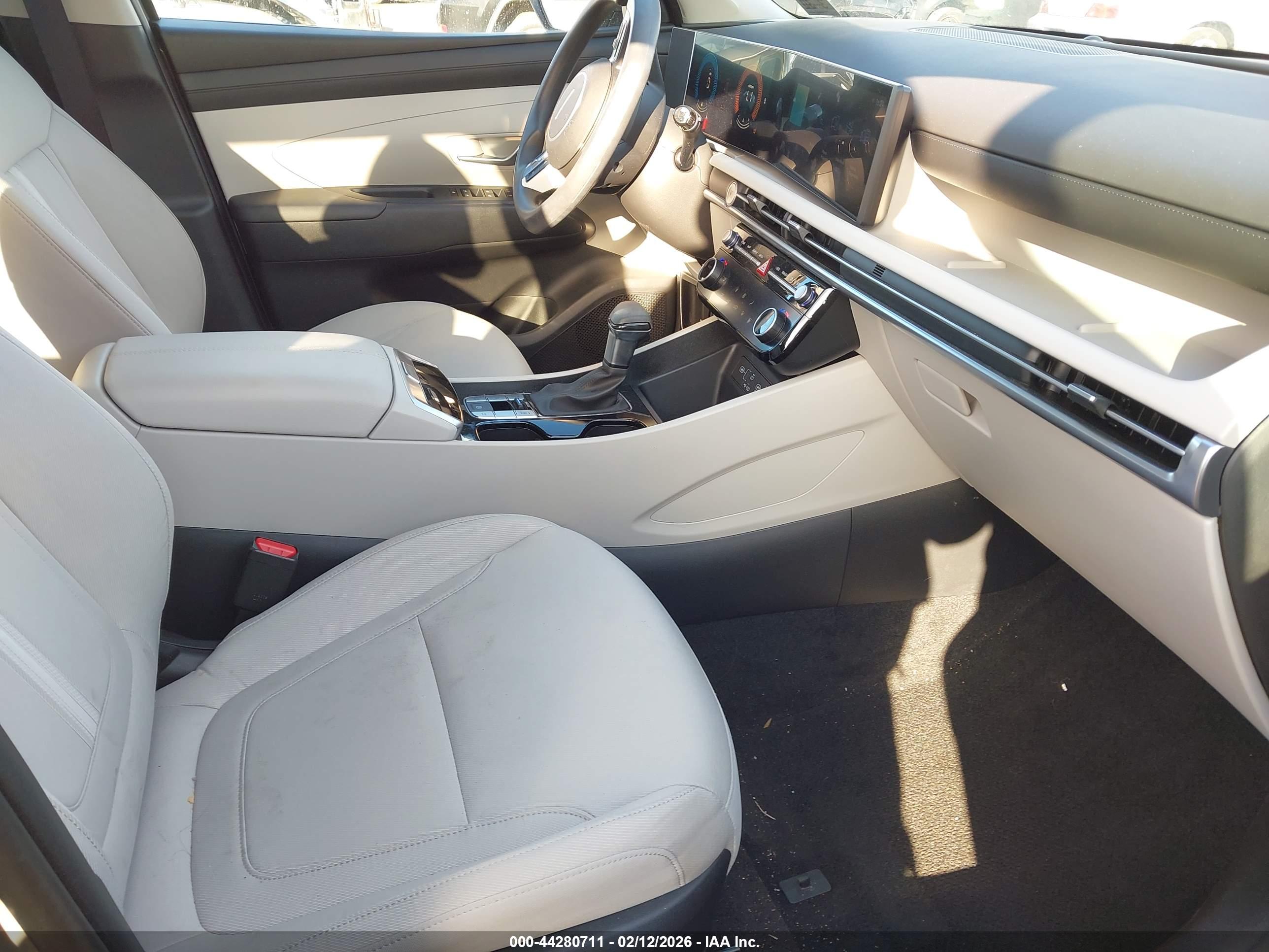 HYUNDAI TUCSON image 5