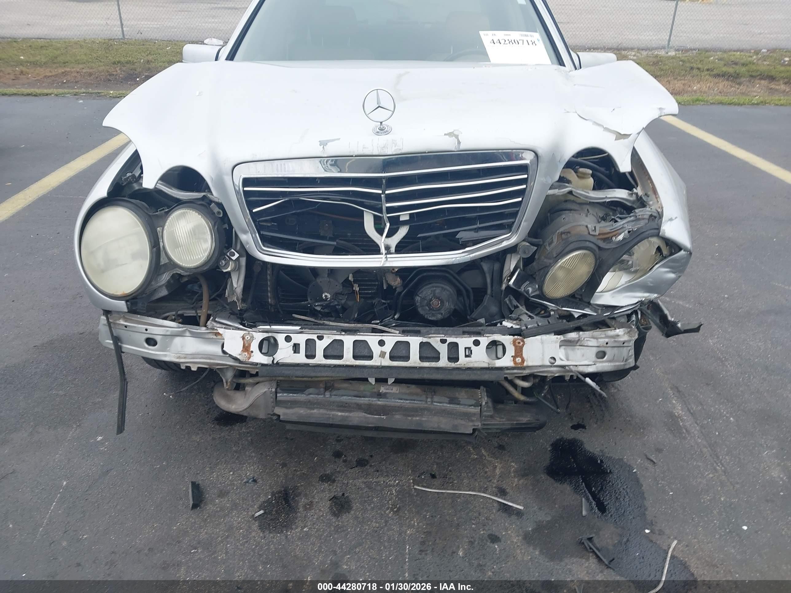 MERCEDES-BENZ E image 6
