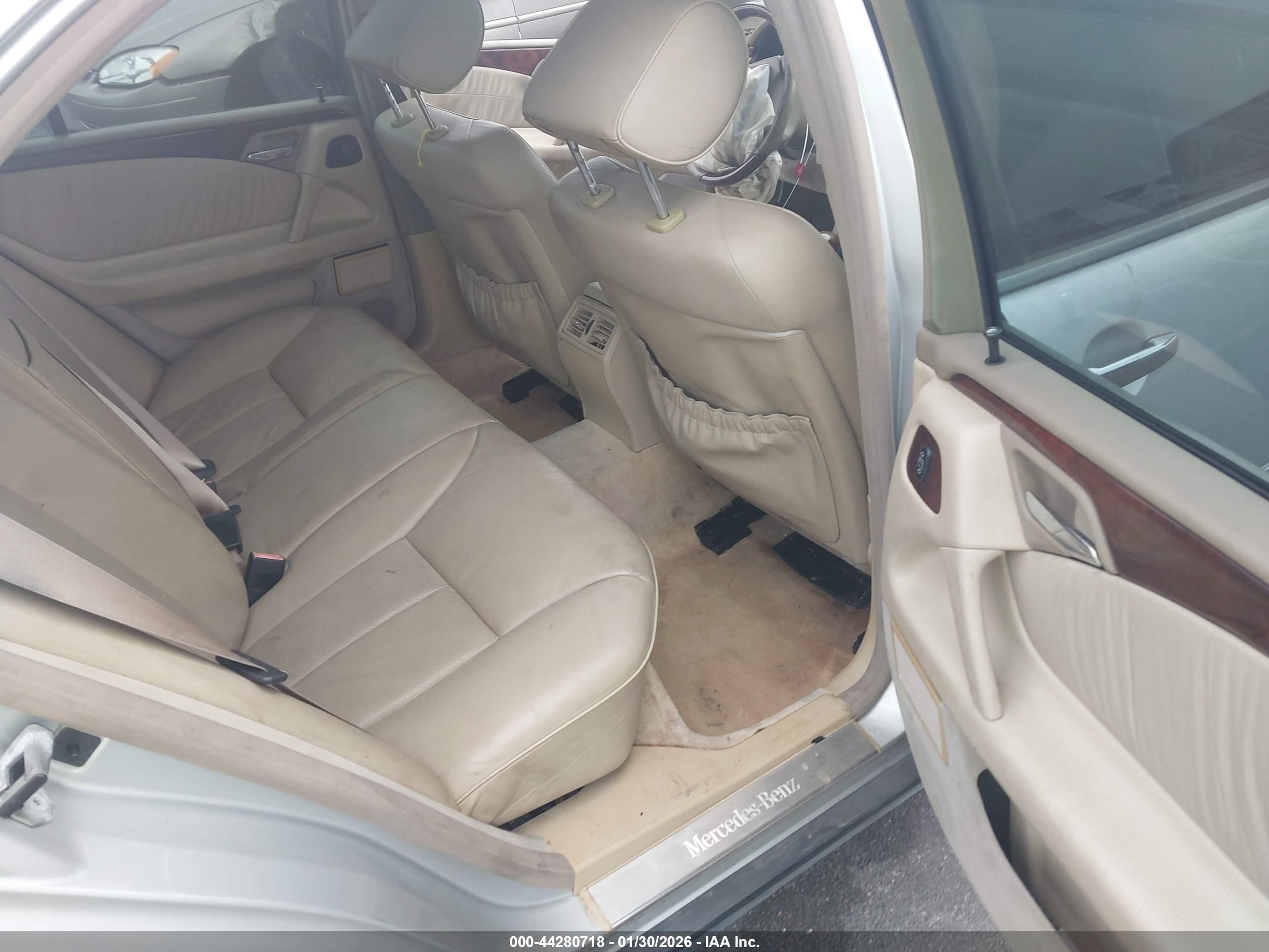 MERCEDES-BENZ E image 8