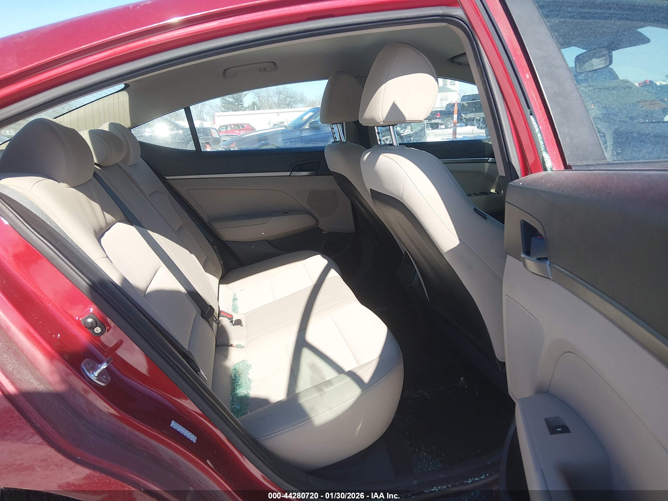 HYUNDAI ELANTRA image 8