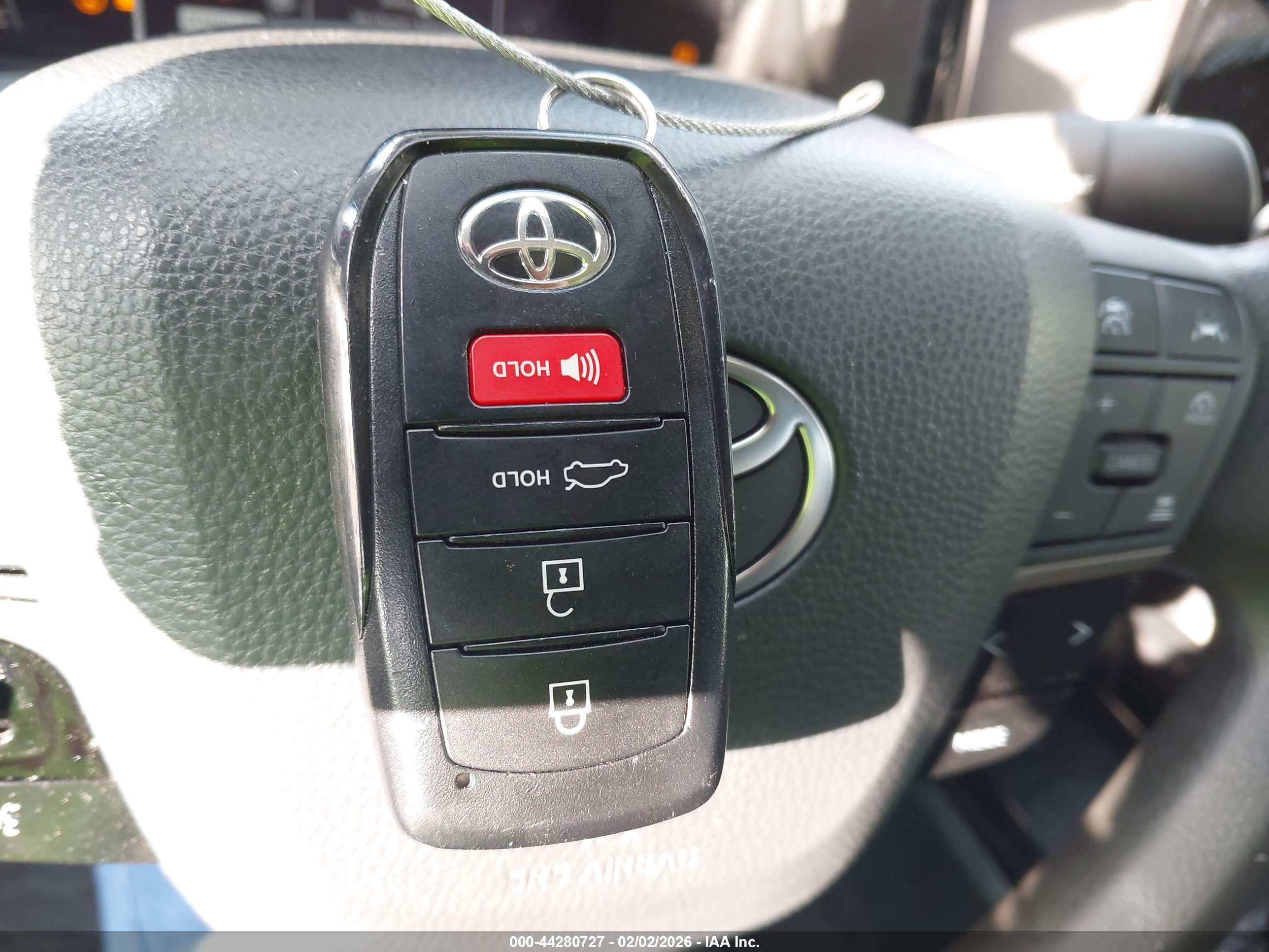 TOYOTA CAMRY image 11