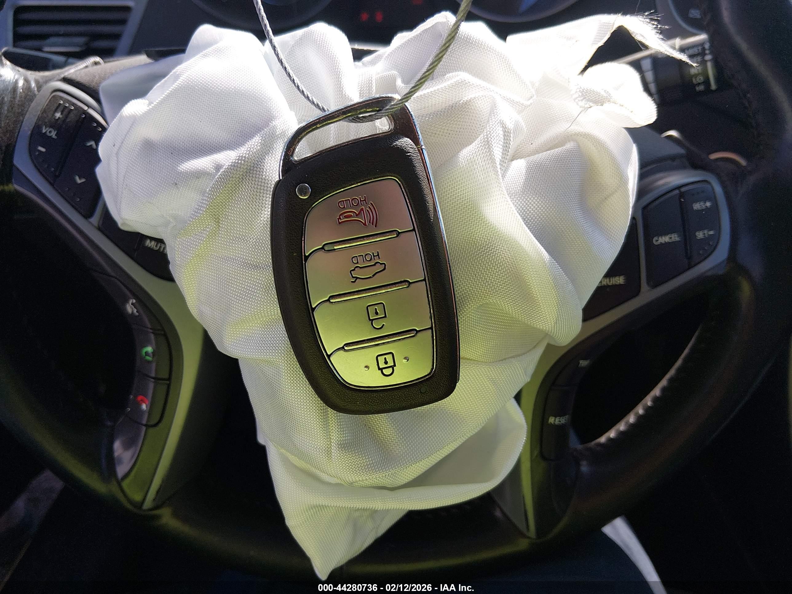 HYUNDAI ELANTRA image 11