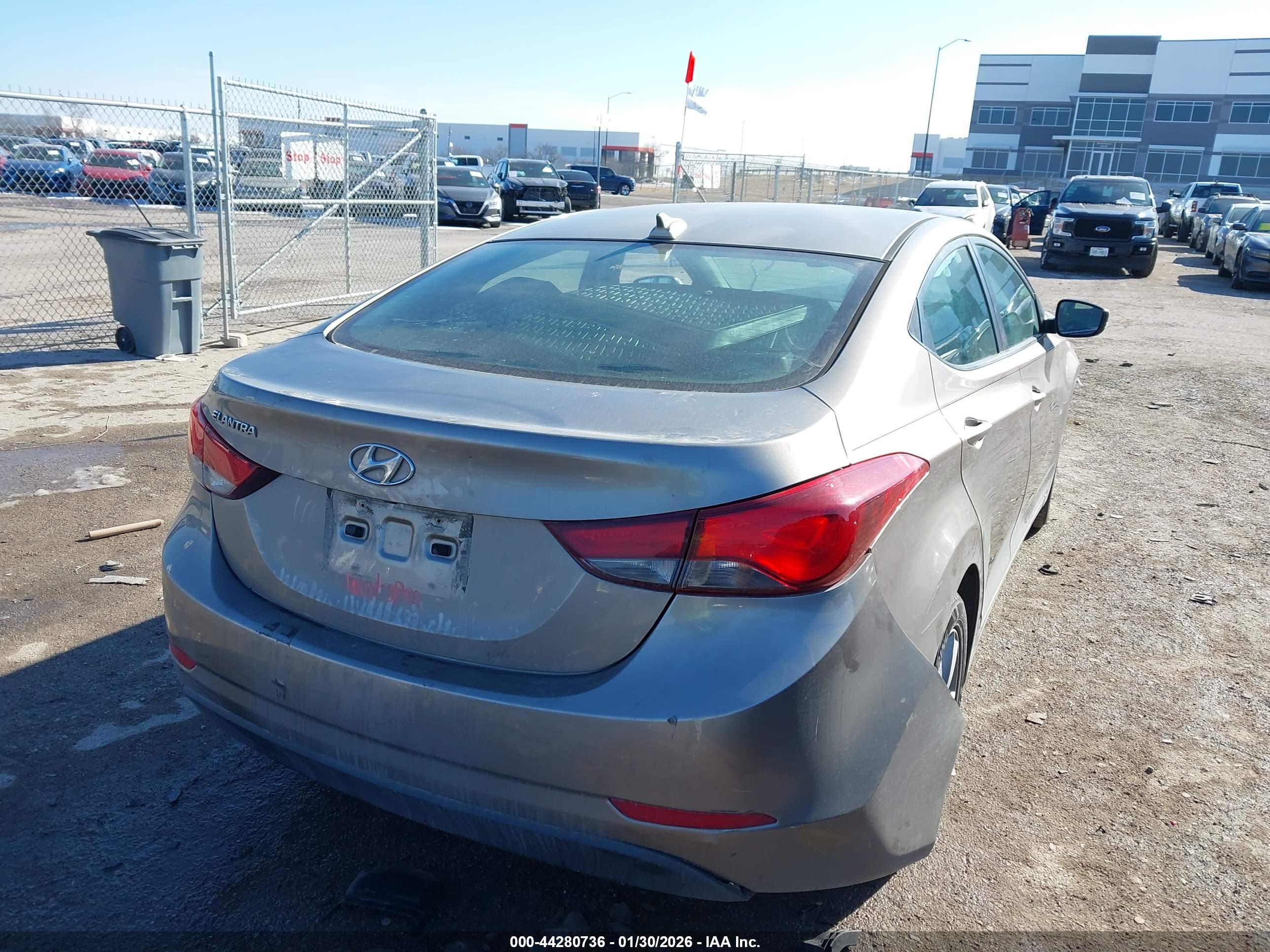 HYUNDAI ELANTRA image 4