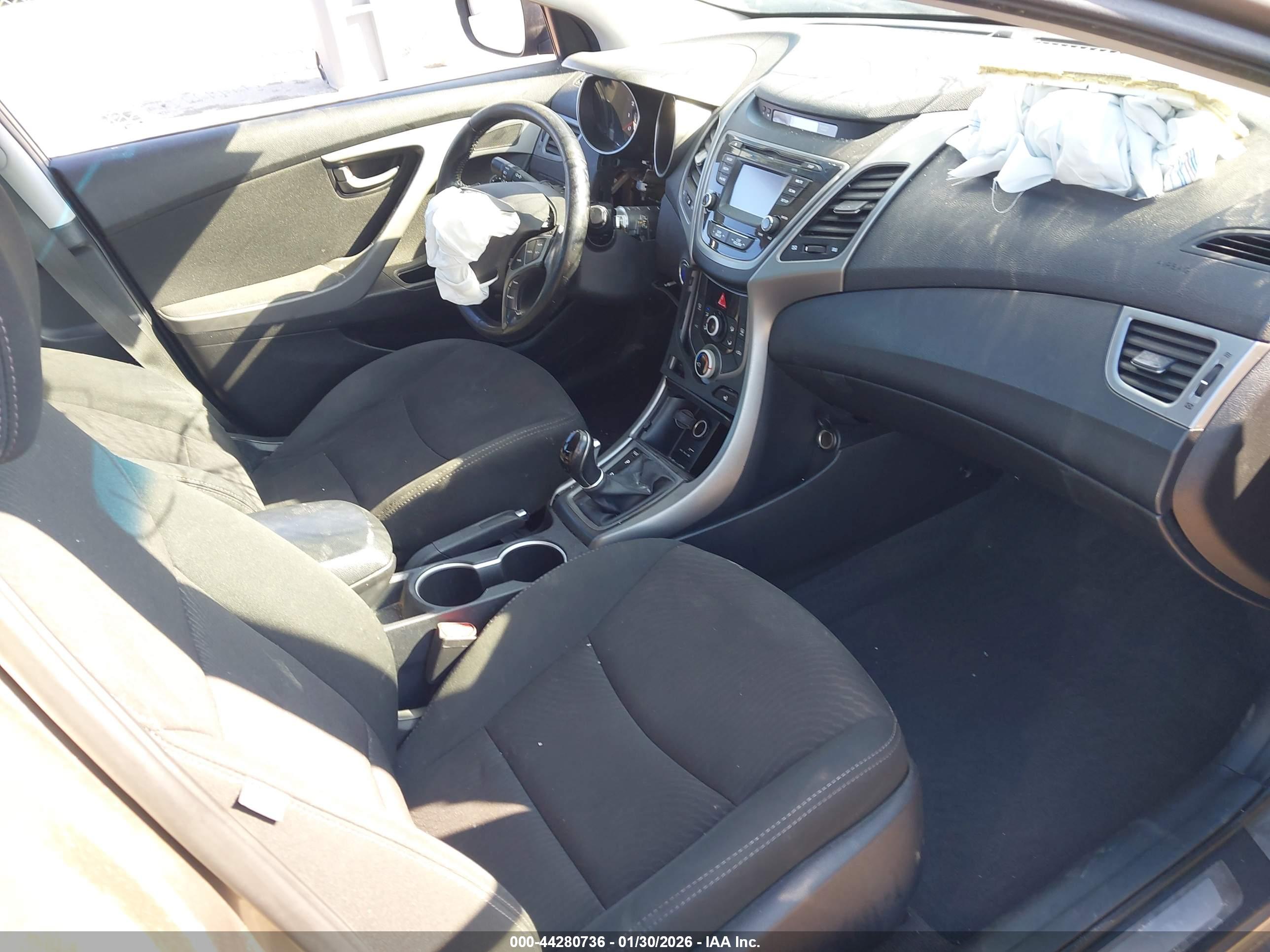HYUNDAI ELANTRA image 5