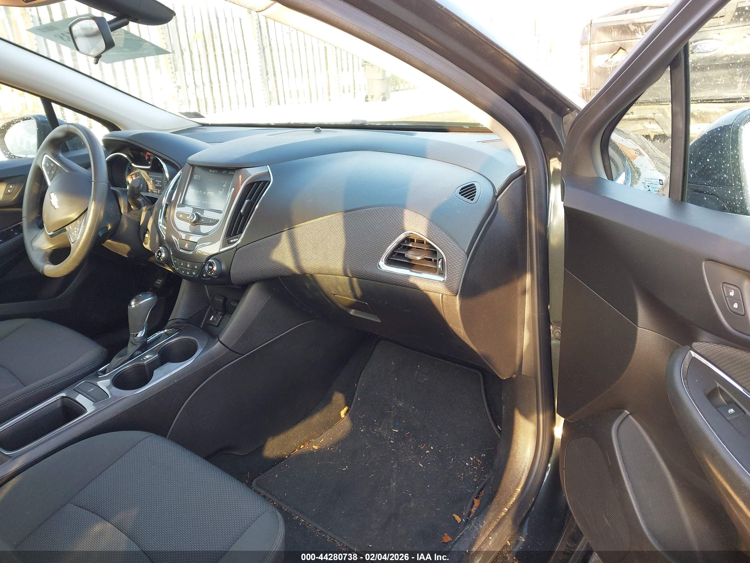 CHEVROLET CRUZE image 5