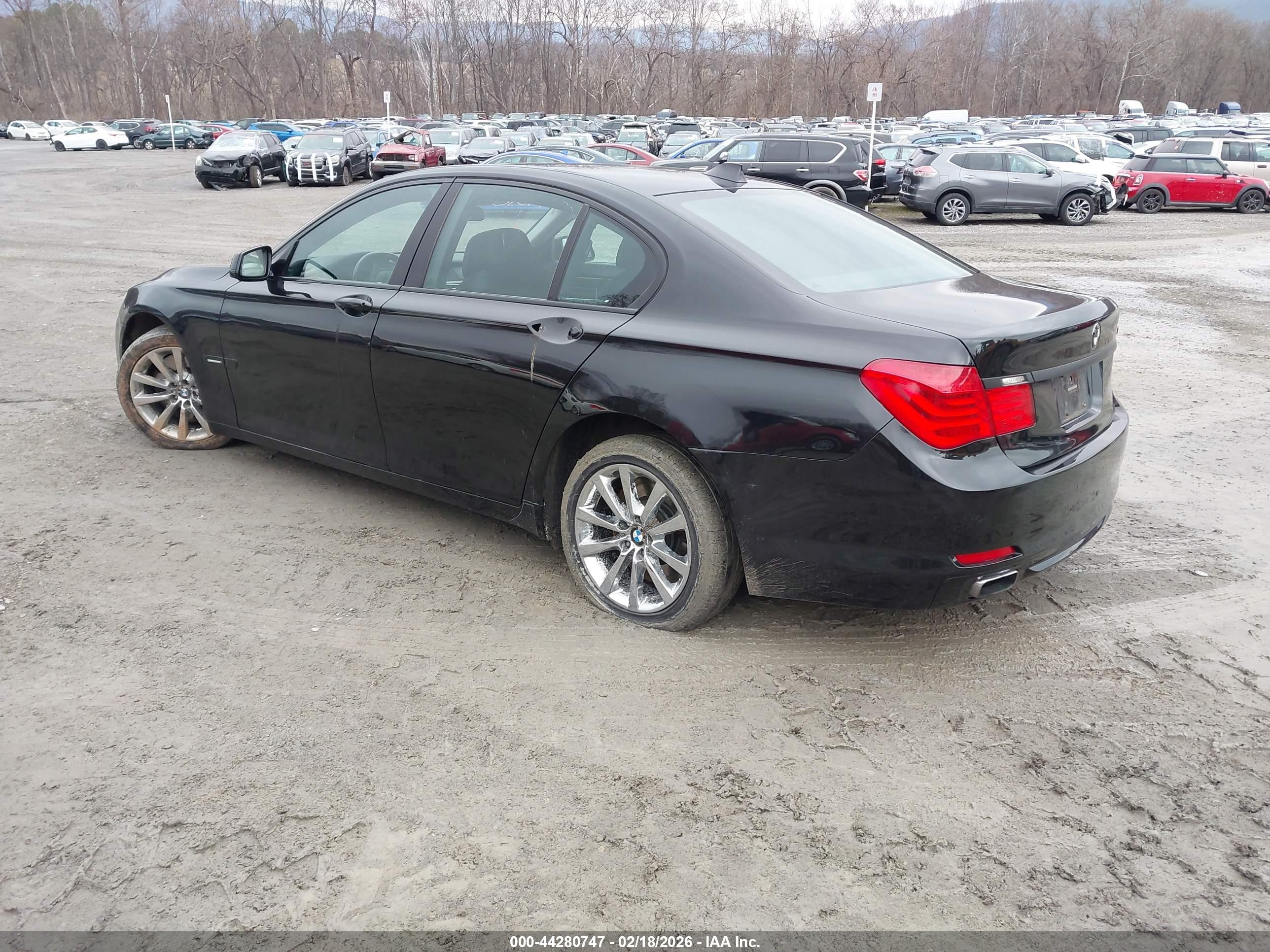 BMW 750I image 3