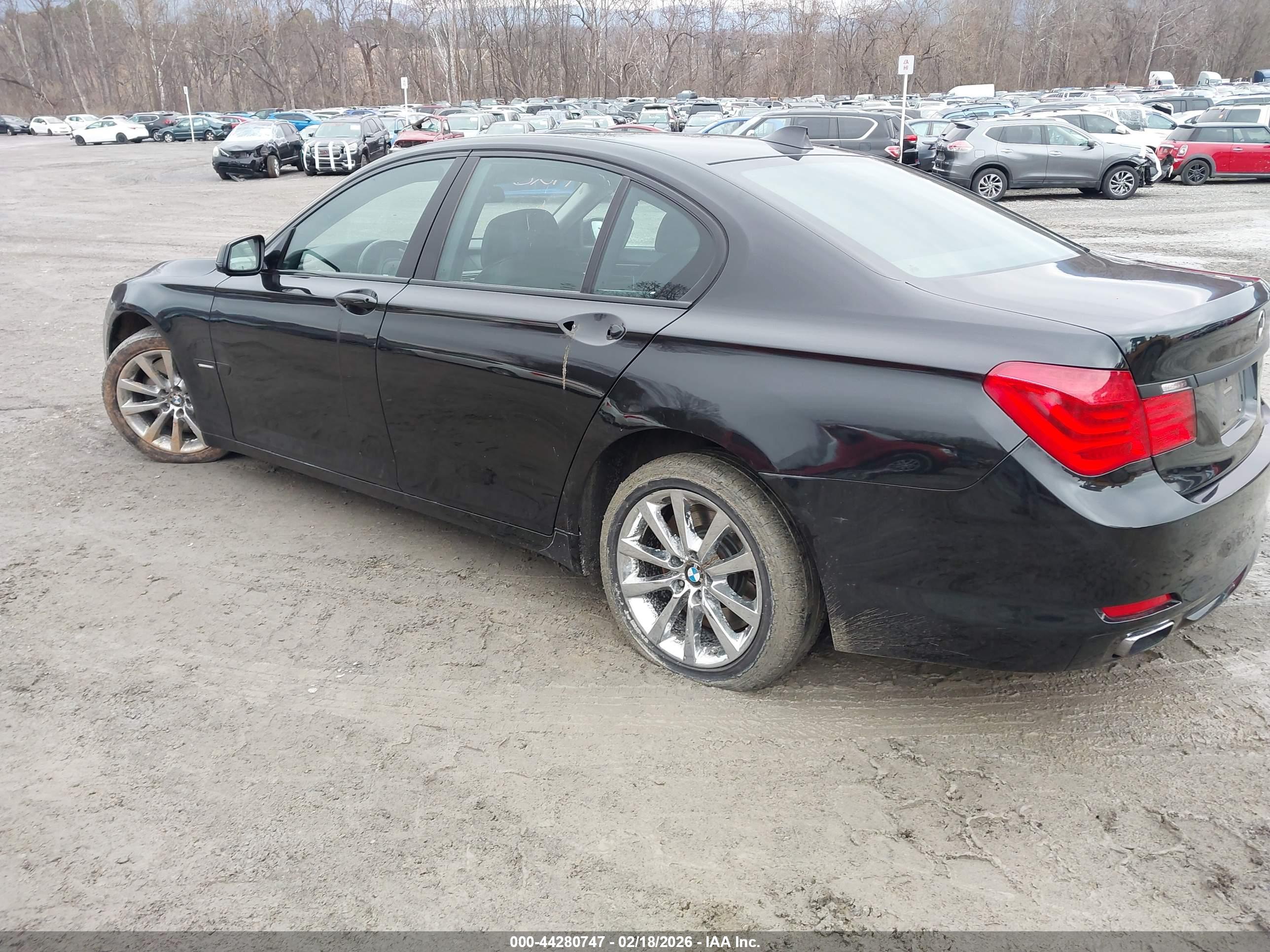 BMW 750I image 6
