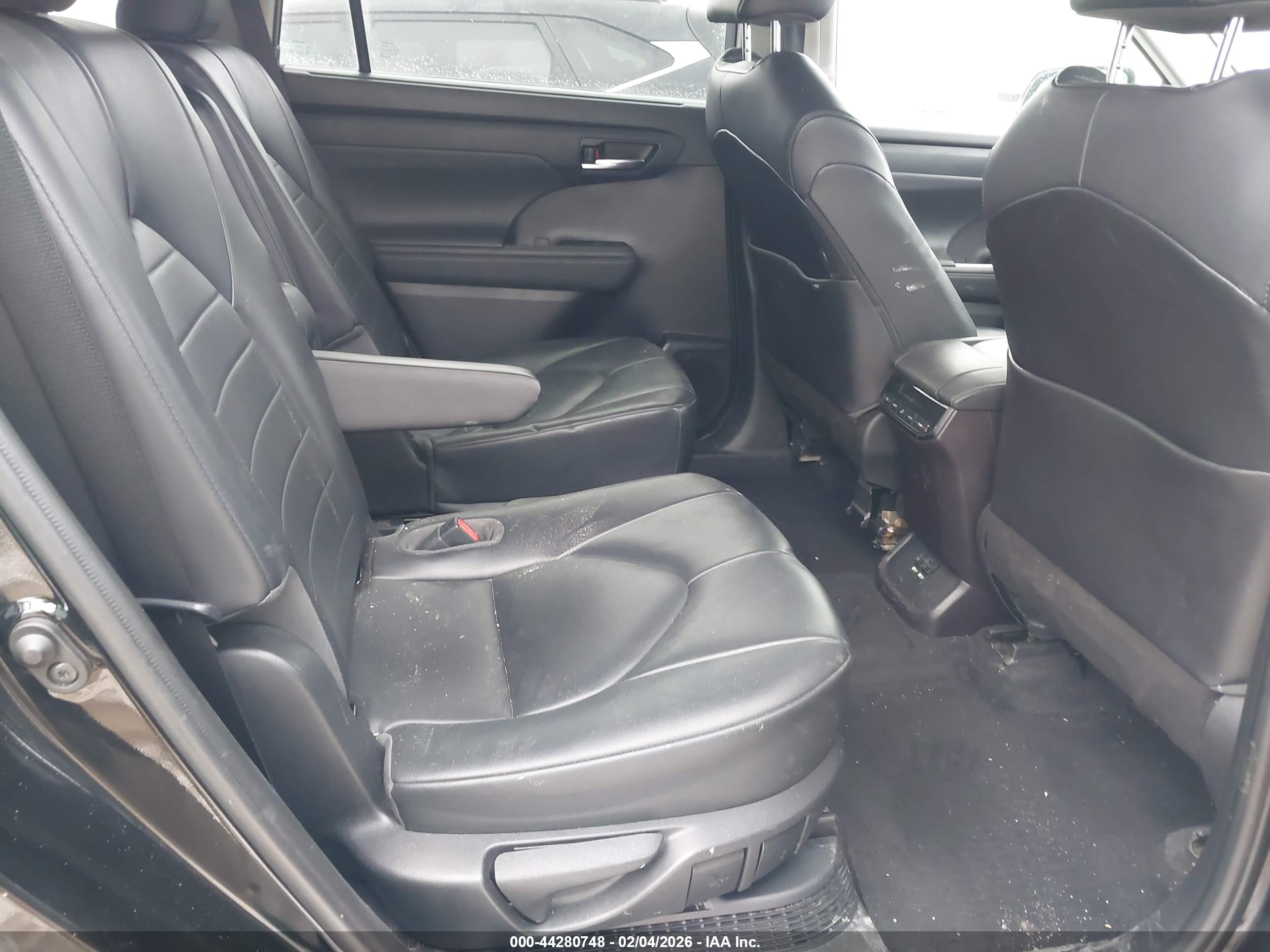 TOYOTA HIGHLANDER image 8
