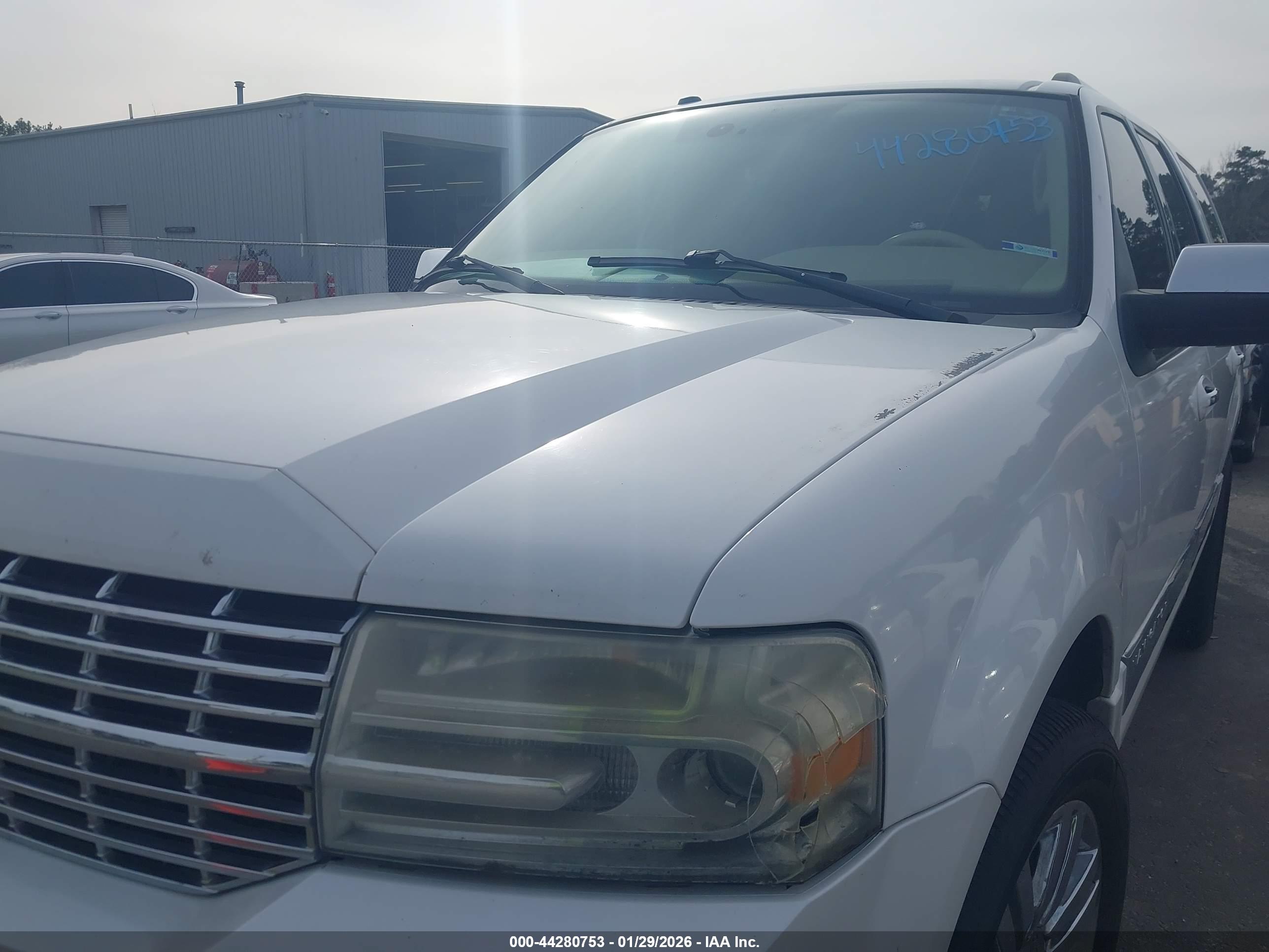 LINCOLN NAVIGATOR image 6