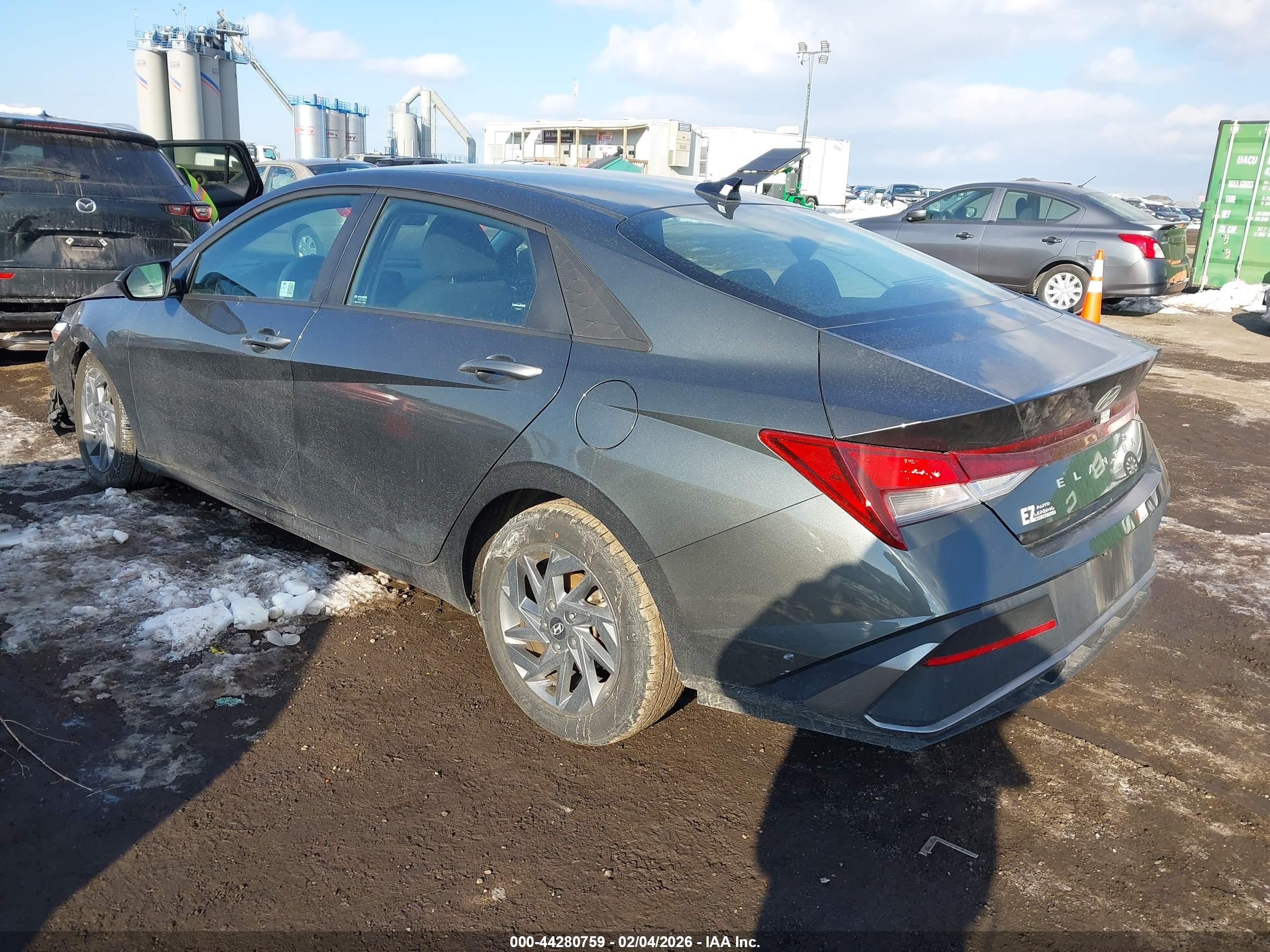 HYUNDAI ELANTRA image 3