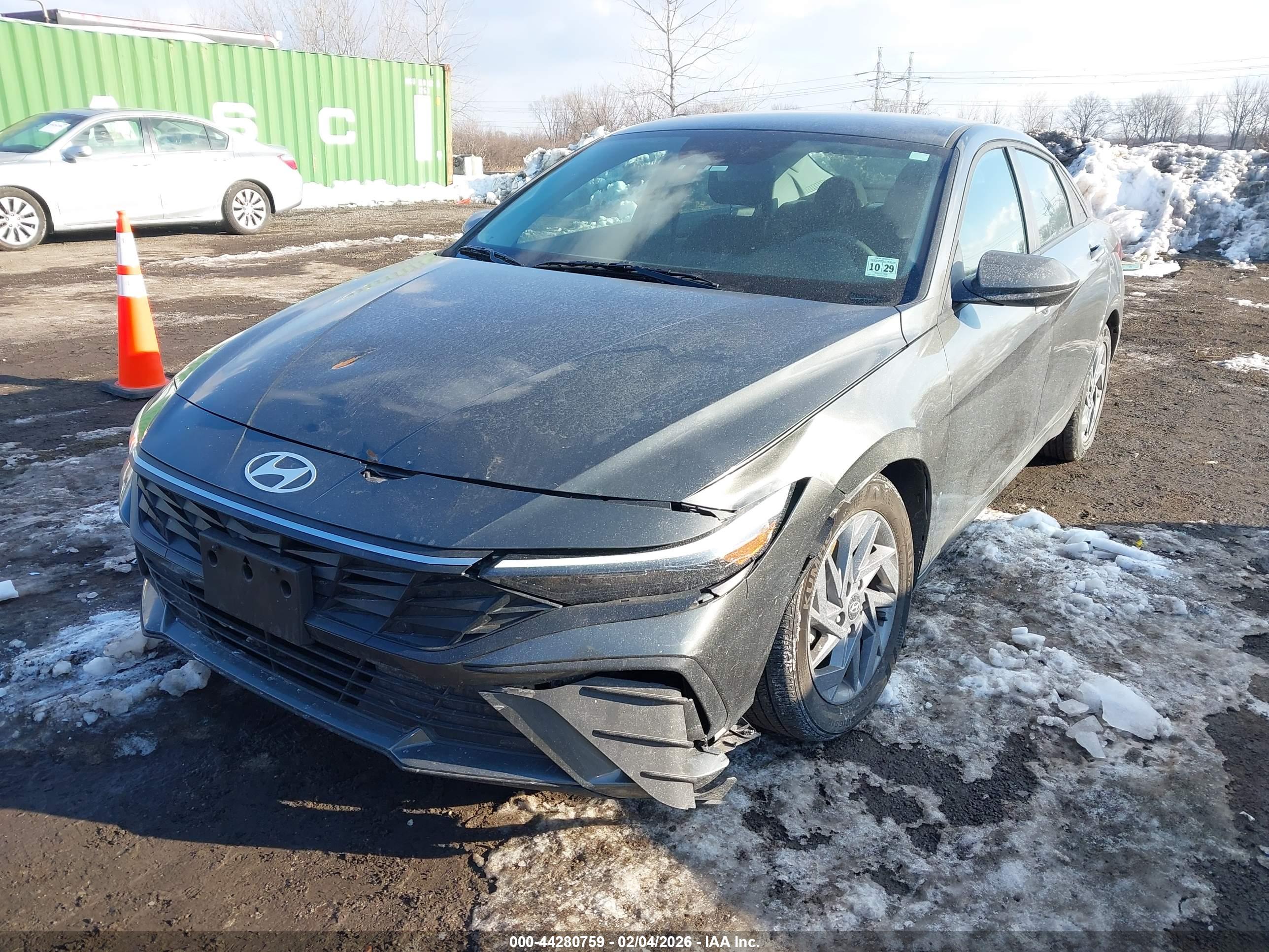 HYUNDAI ELANTRA image 6