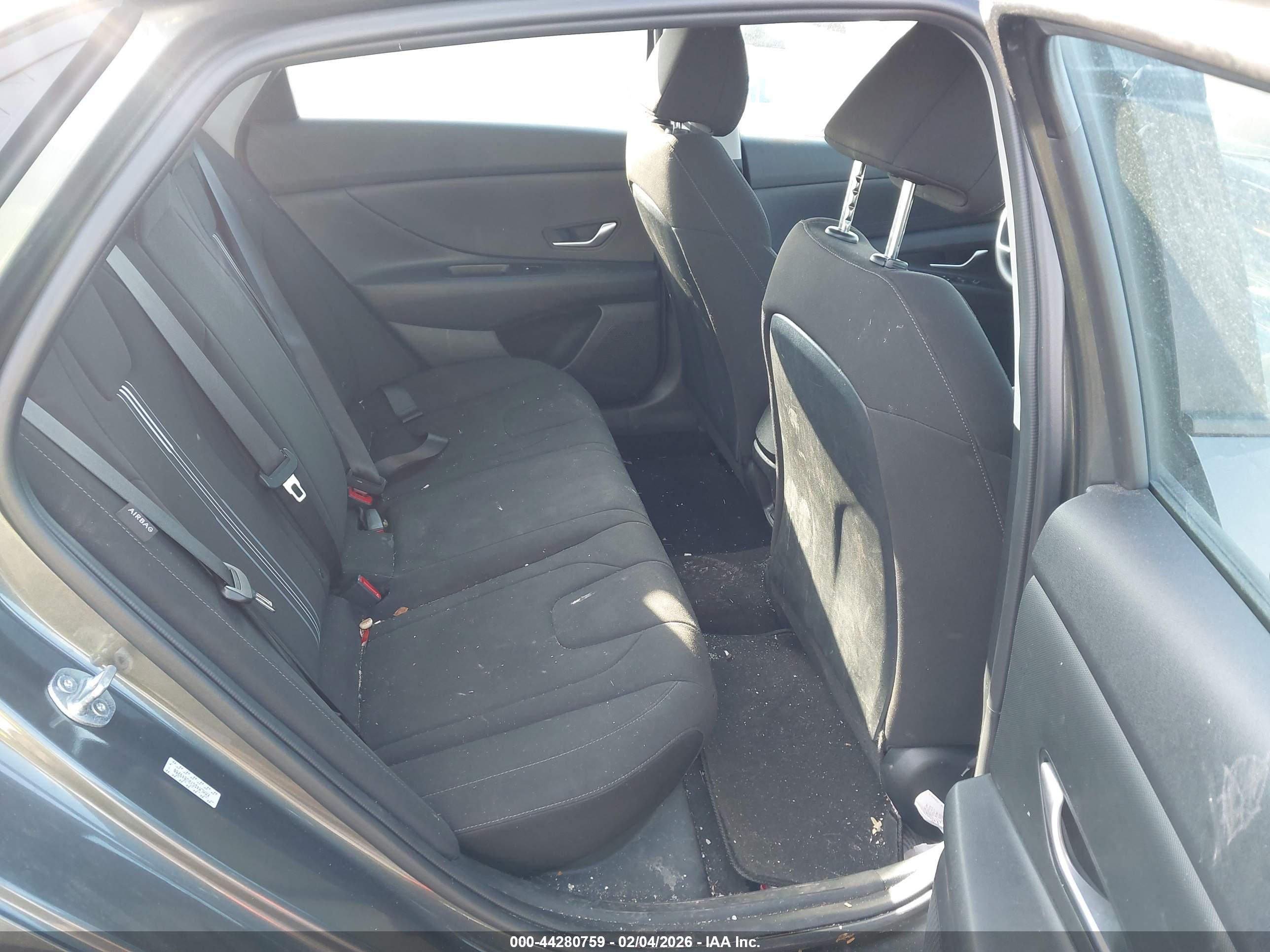HYUNDAI ELANTRA image 8
