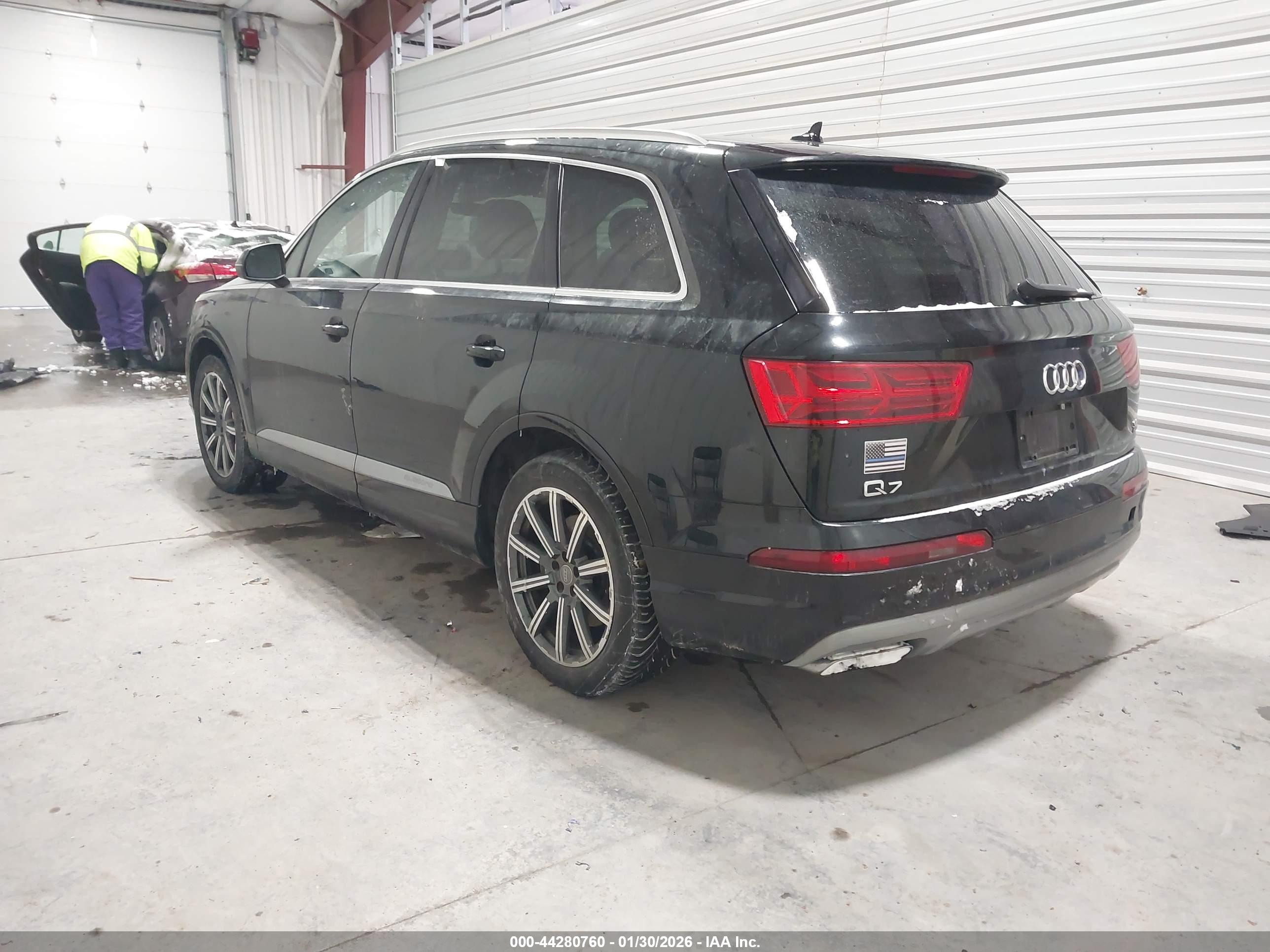 AUDI Q7 image 3