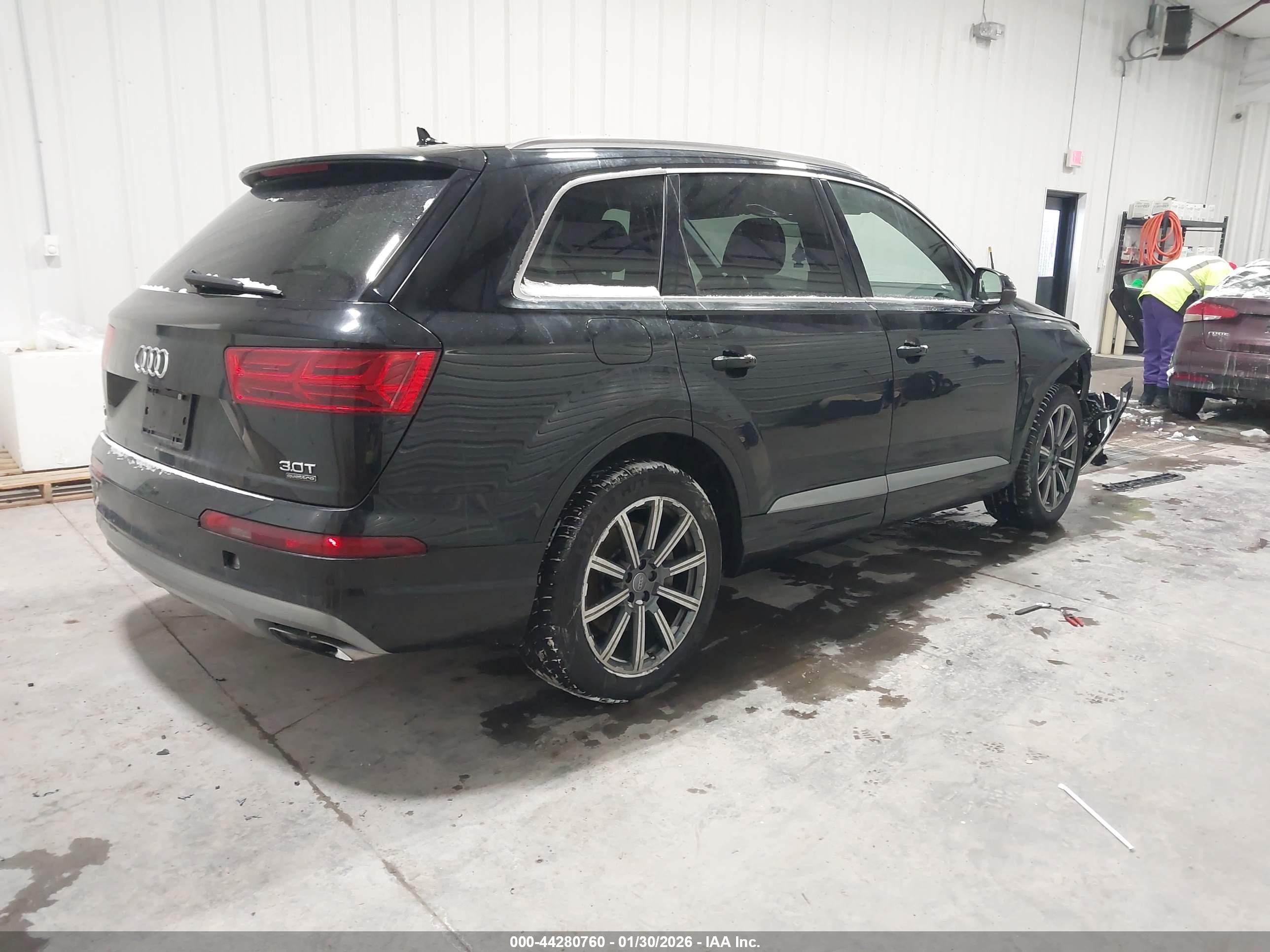 AUDI Q7 image 4