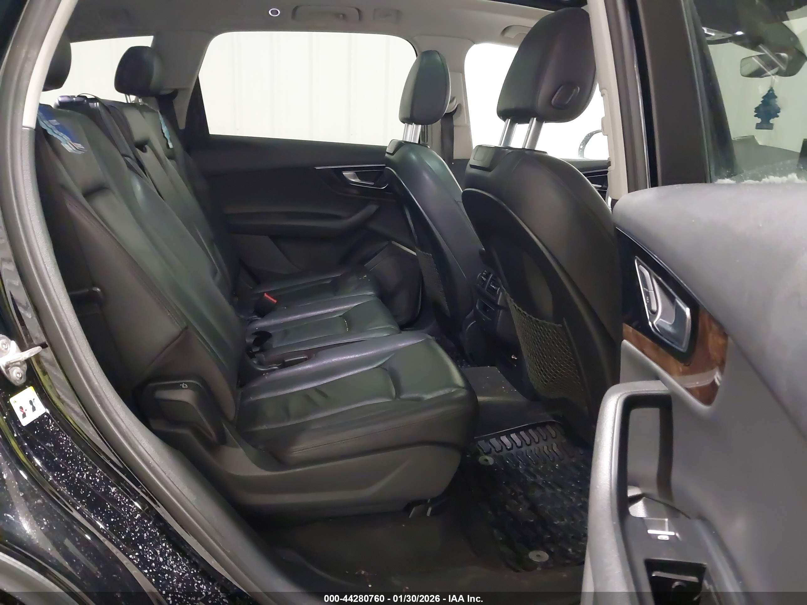 AUDI Q7 image 8