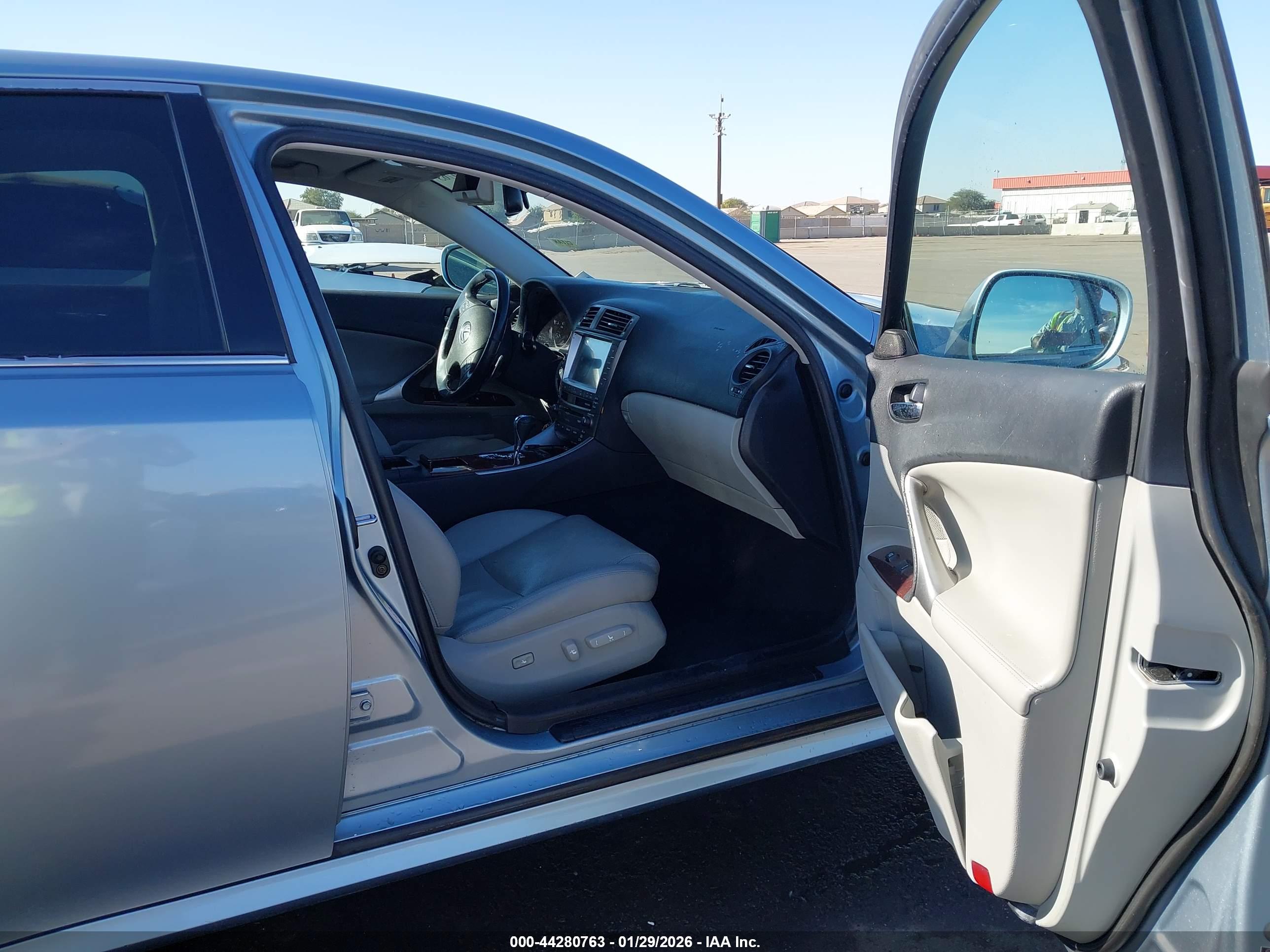 LEXUS IS image 5