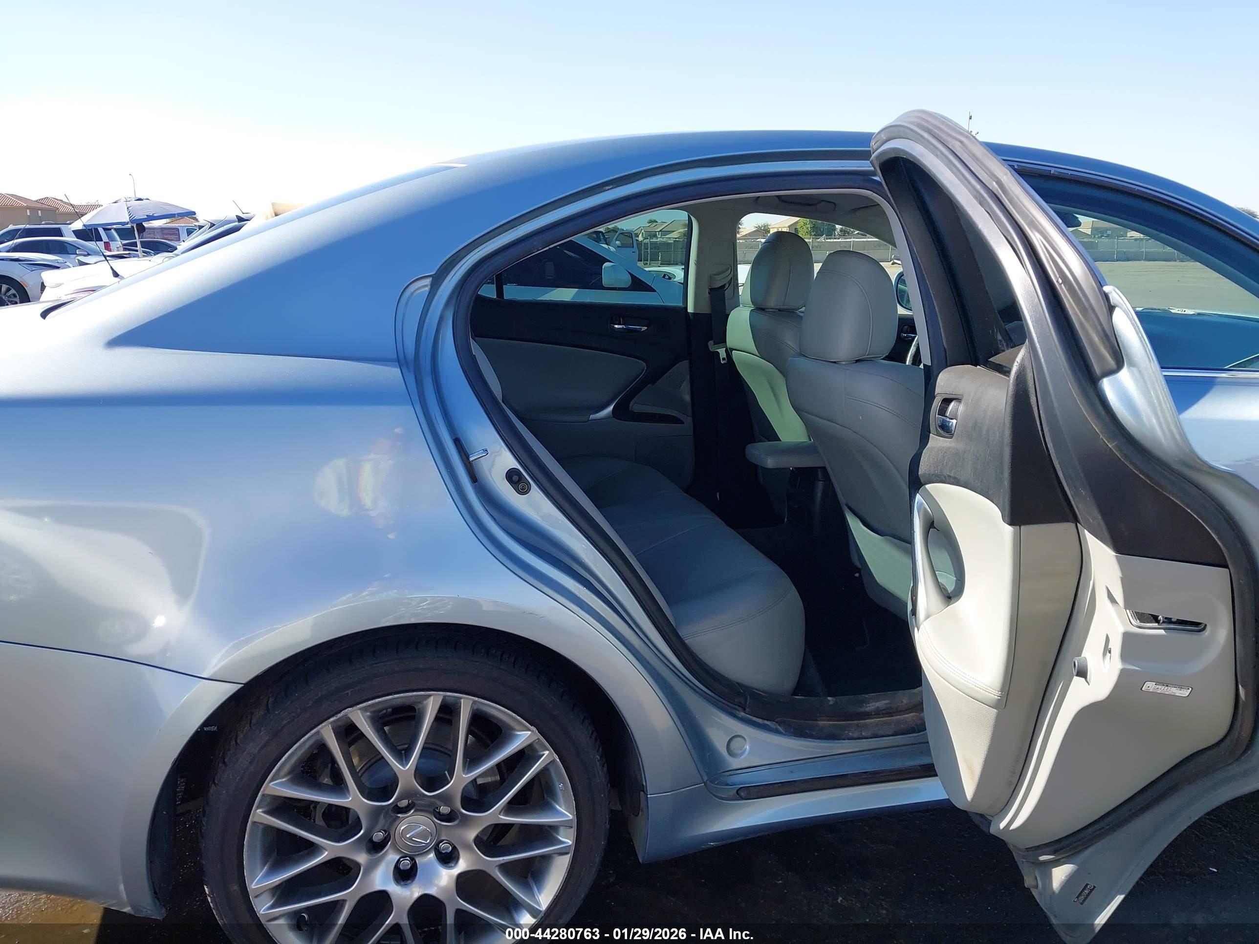 LEXUS IS image 8